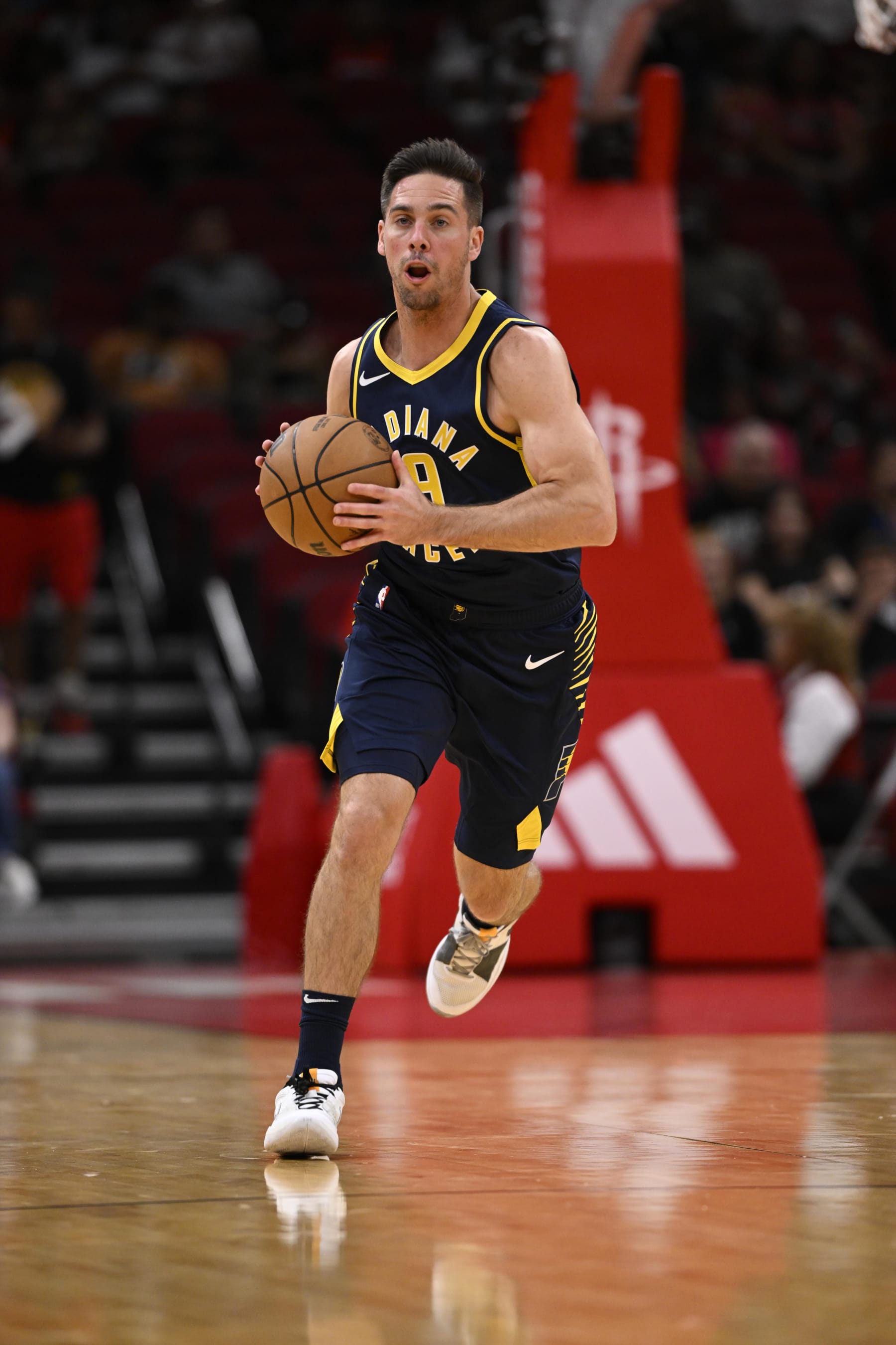 Basketball: Indiana Pacers T. J. McConnell (9) in action, dribbles the ball up court vs Houston Rockets during a preseason game at the Toyota Center. 
Houston, TX 10/10/2023 
CREDIT: Greg Nelson (Photo by Greg Nelson/Sports Illustrated via Getty Images) 
(Set Number: X164440 TK1)