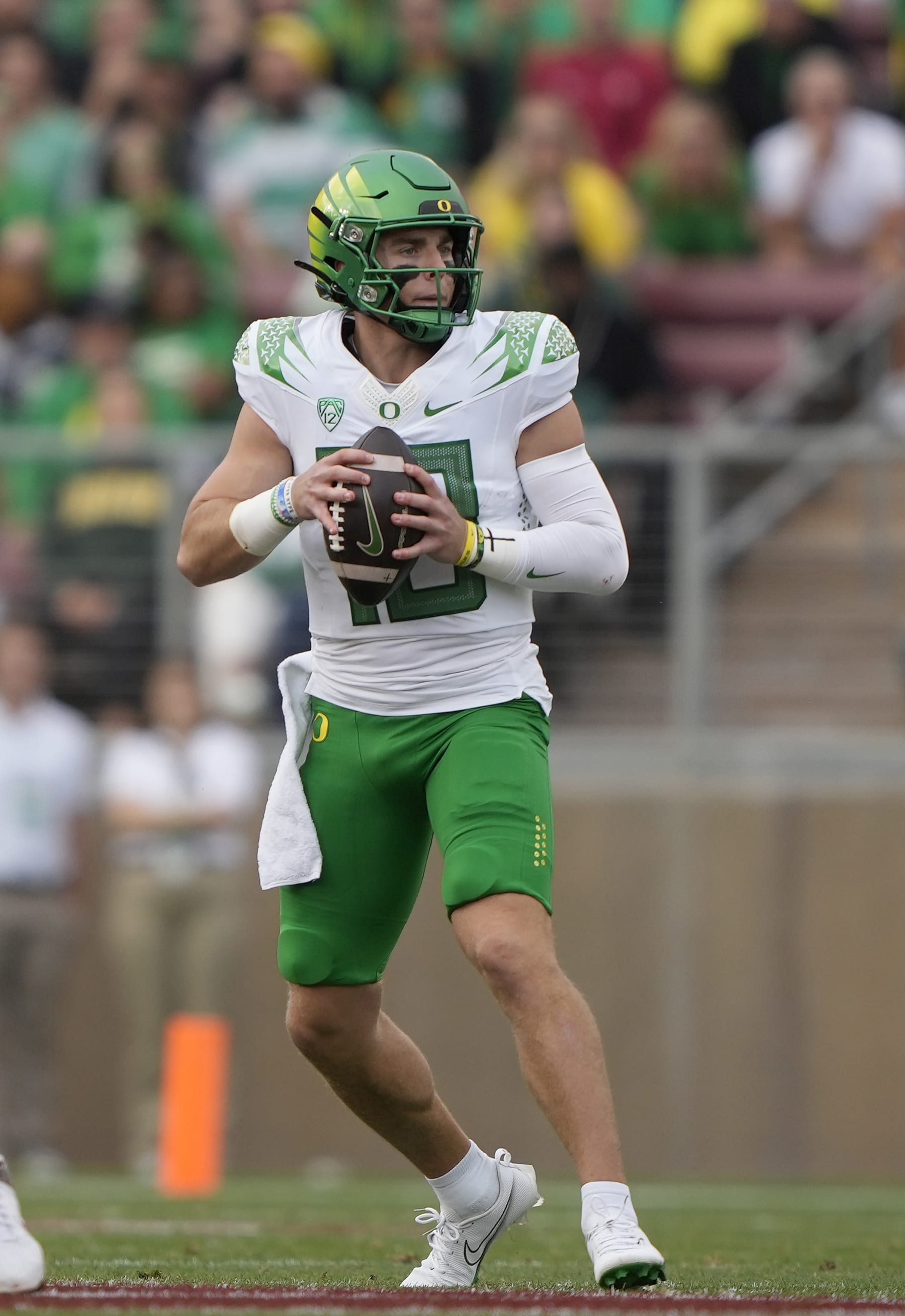 STANFORD, CALIFORNIA - SEPTEMBER 30: Bo Nix #10 of the Oregon Ducks drops back to pass against the Stanford Cardinal during the second quarter of an NCAA football game at Stanford Stadium on September 30, 2023 in Stanford, California. (Photo by Thearon W. Henderson/Getty Images)
