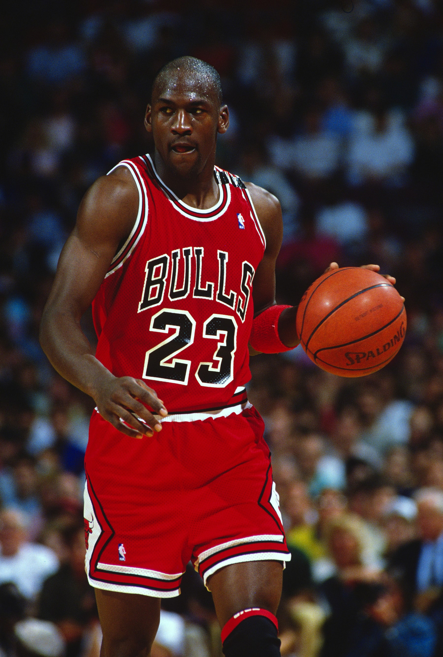 LANDOVER, MD - CIRCA 1993: Michael Jordan #23 of the Chicago Bulls dribbles the ball up court against the Washington Bullets during an NBA basketball game circa 1993 at the Capital Centre in Landover, Maryland. Jordan played for the Bulls from 1984-93 and 1995 - 98. (Photo by Focus on Sport/Getty Images) 
