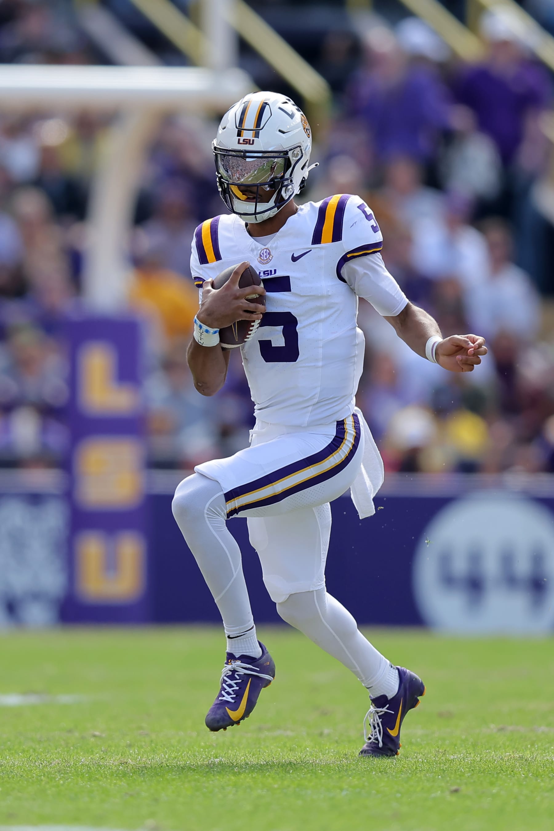 BATON ROUGE, LOUISIANA - NOVEMBER 25: Jayden Daniels #5 of the LSU Tigers runs with the ball against the Texas A&M Aggies during a game at Tiger Stadium on November 25, 2023 in Baton Rouge, Louisiana. (Photo by Jonathan Bachman/Getty Images)