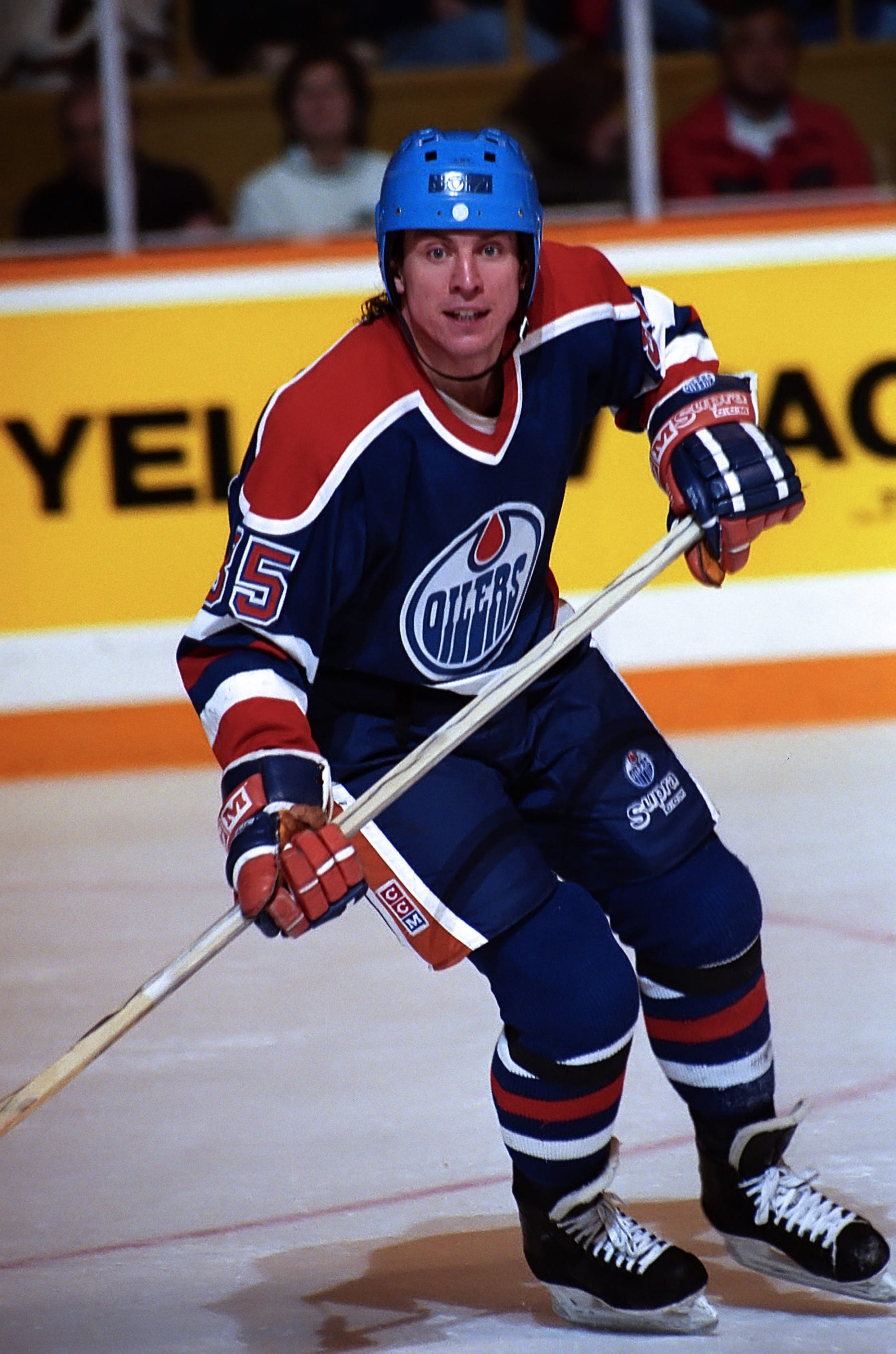 TORONTO, ON - NOVEMBER 24: Petr Klima #85 of the Edmonton Oilers skates against the Toronto Maple Leafs during NHL game action on November 24, 1990 at Maple Leaf Gardens in Toronto, Ontario Canada. Edmonton defeated Toronto 4-1. (Photo by Graig Abel/Getty Images)