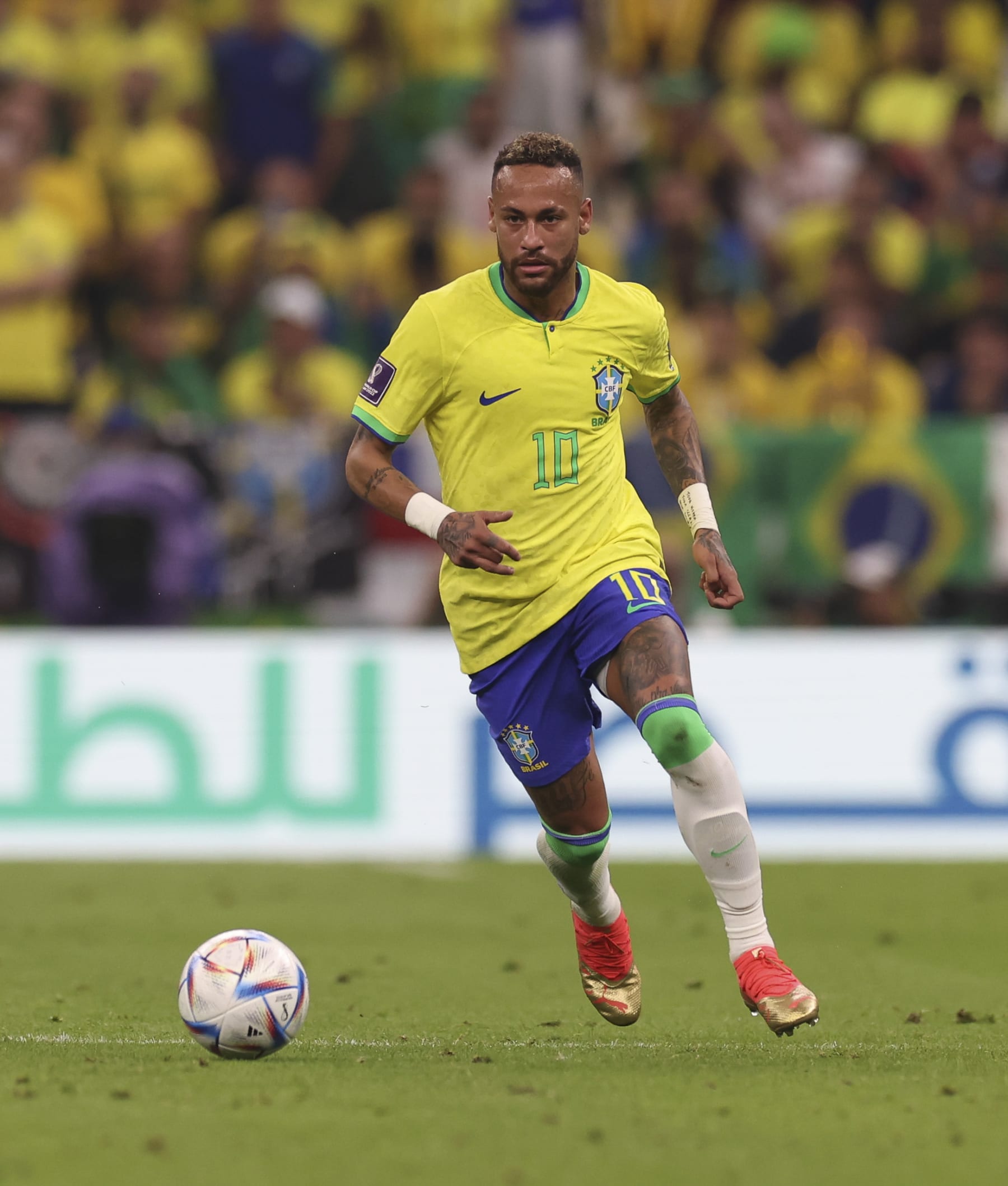 LUSAIL CITY, QATAR - NOVEMBER 24: Neymar of Brazil in action  during the FIFA World Cup Qatar 2022 Group G match between Brazil and Serbia at Lusail Stadium on November 24, 2022 in Lusail City, Qatar. (Photo by Ian MacNicol/Getty Images)