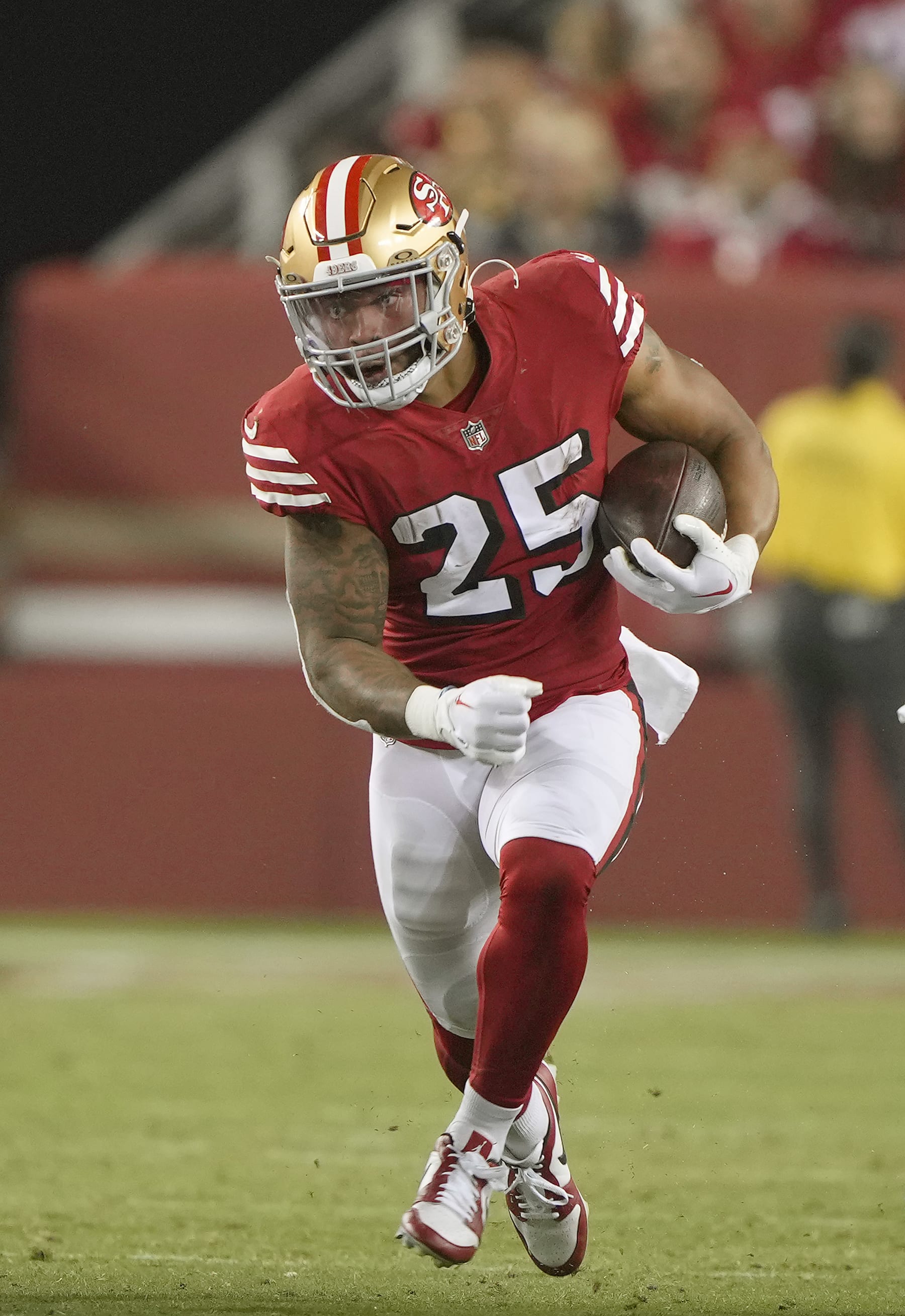 SANTA CLARA, CALIFORNIA - SEPTEMBER 21: Elijah Mitchell #25 of the San Francisco 49ers carries the ball against the New York Giants during the third quarter of an NFL football game at Levi's Stadium on September 21, 2023 in Santa Clara, California. (Photo by Thearon W. Henderson/Getty Images)