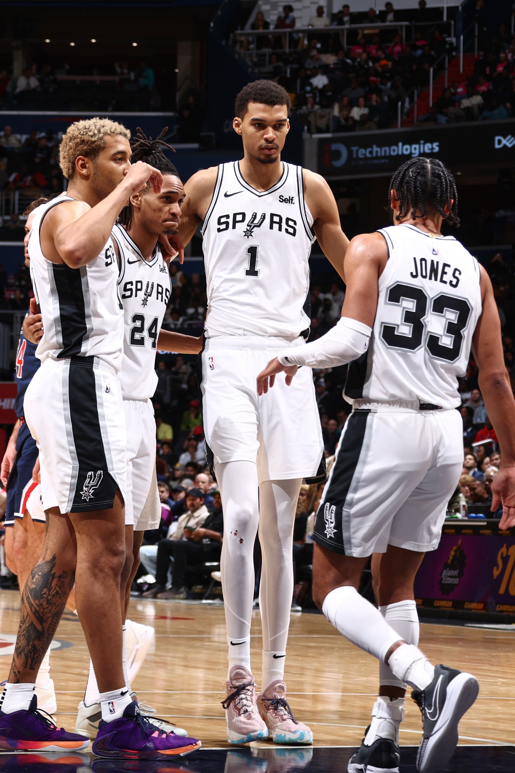 WASHINGTON, DC -  JANUARY 20: San Antonio Spurs   huddle up during the game against the Washington Wizards on January 20, 2024 at Capital One Arena in Washington, DC. NOTE TO USER: User expressly acknowledges and agrees that, by downloading and or using this Photograph, user is consenting to the terms and conditions of the Getty Images License Agreement. Mandatory Copyright Notice: Copyright 2024 NBAE (Photo by Kenny Giarla/NBAE via Getty Images)