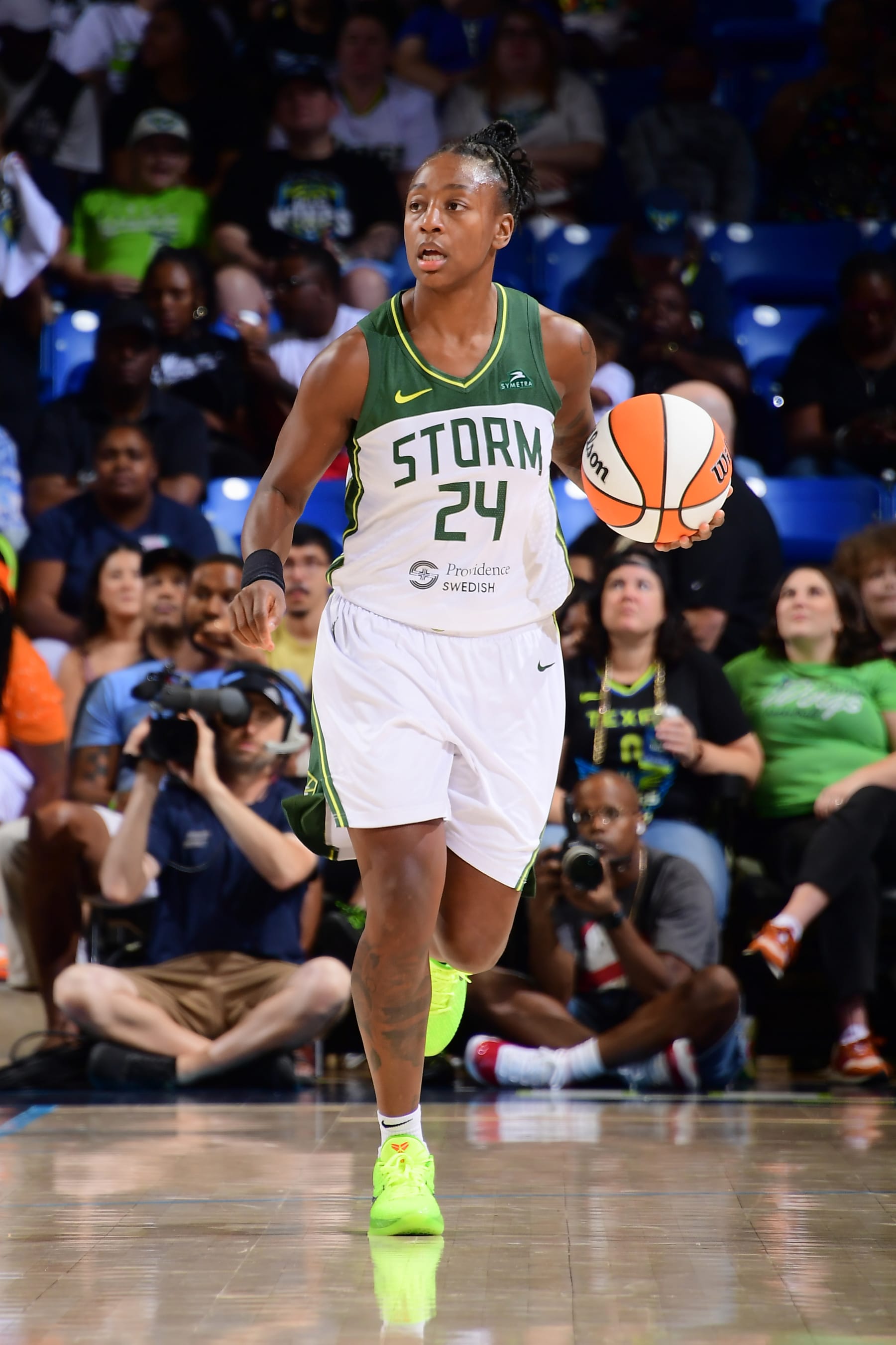 ARLINGTON, TX -  SEPTEMBER 8: Jewell Loyd #24 of the Seattle Storm dribbles the ball during the game against the Dallas Wings on September 8, 2023 at the College Park Center in Arlington, TX. NOTE TO USER: User expressly acknowledges and agrees that, by downloading and or using this photograph, User is consenting to the terms and conditions of the Getty Images License Agreement. Mandatory Copyright Notice: Copyright 2023 NBAE (Photo by Michael Gonzales/NBAE via Getty Images)