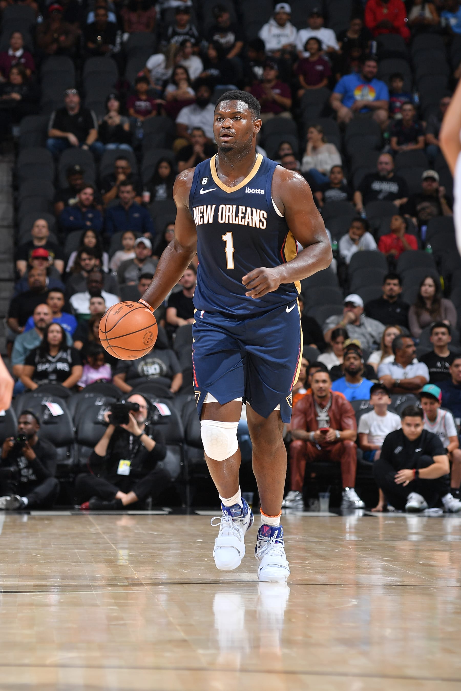 SAN ANTONIO, TX - OCTOBER 9: Zion Williamson #1 of the New Orleans Pelicans dribbles the ball San Antonio Spurs during a preseason game on October 9, 2022 at the AT&T Center in San Antonio, Texas. NOTE TO USER: User expressly acknowledges and agrees that, by downloading and or using this photograph, user is consenting to the terms and conditions of the Getty Images License Agreement. Mandatory Copyright Notice: Copyright 2022 NBAE (Photos by Michael Gonzales/NBAE via Getty Images)