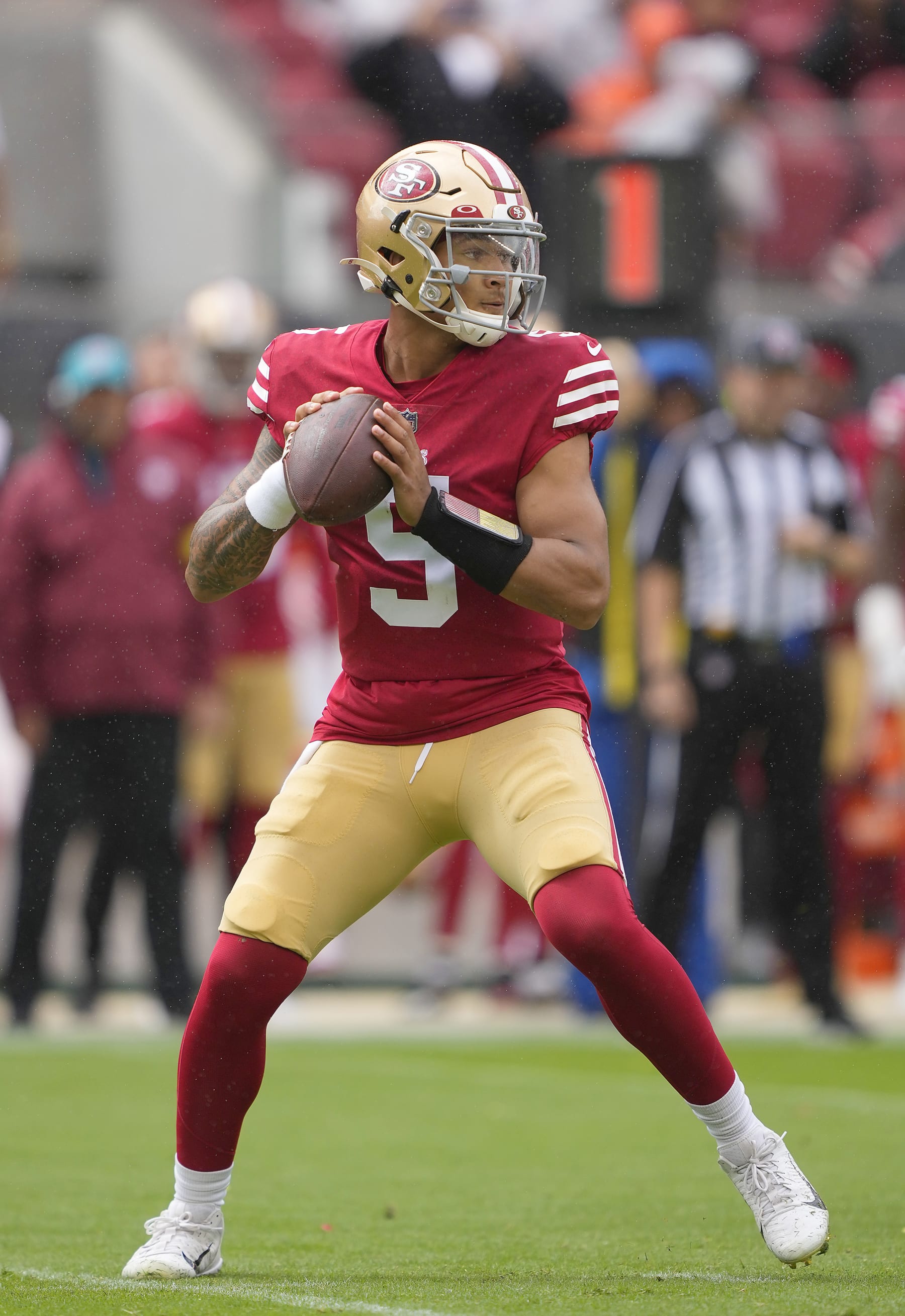 SANTA CLARA, CALIFORNIA - SEPTEMBER 18: Trey Lance #5 of the San Francisco 49ers drops back to pass against the Seattle Seahawks during the first quarter at Levi's Stadium on September 18, 2022 in Santa Clara, California. (Photo by Thearon W. Henderson/Getty Images)