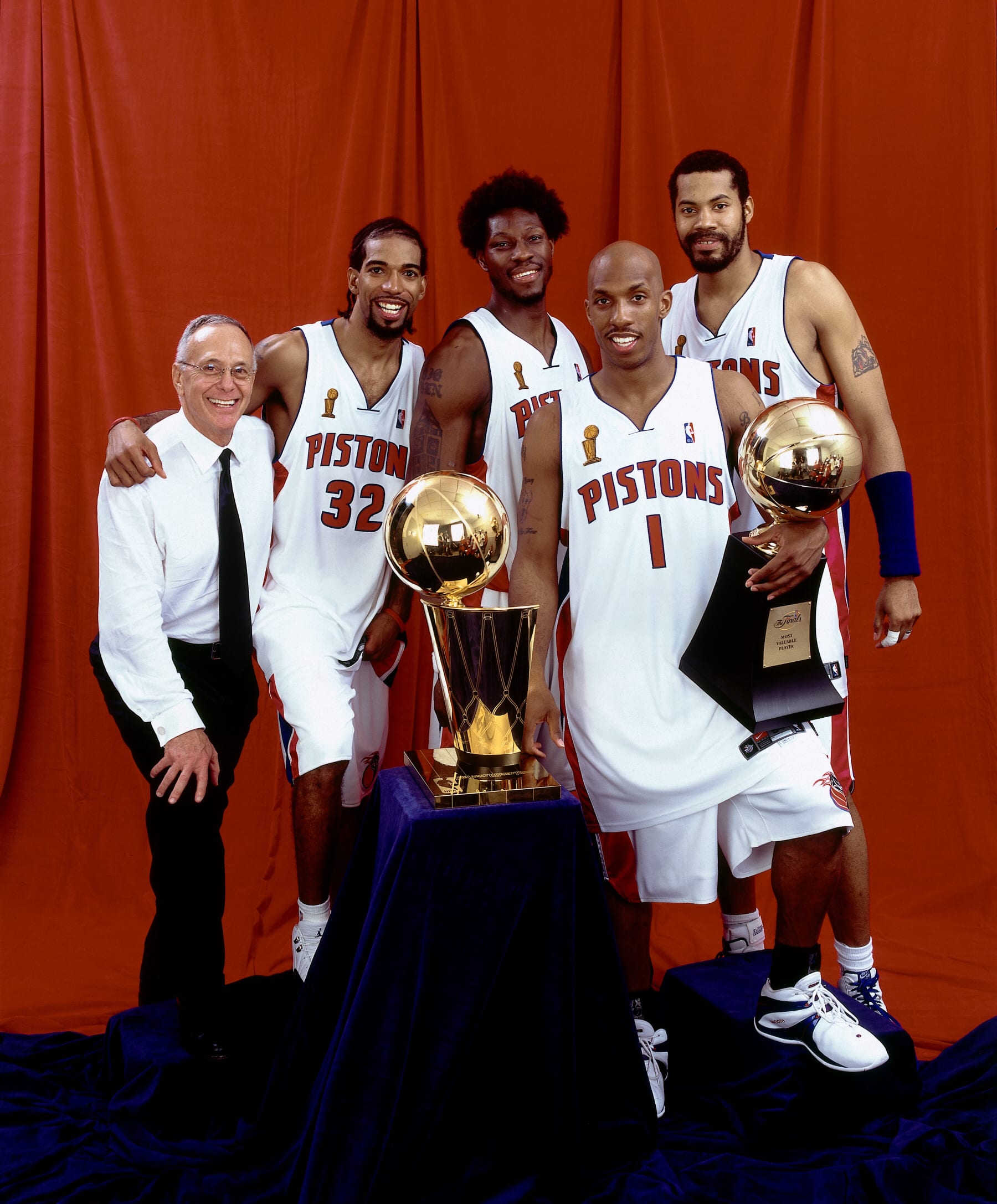 AUBURN HILLS, MI - JUNE 15:  (L-R) Head Coach Larry Brown, Richard Hamilton #32, Ben Wallace #3,  Chauncey Billups #1 and Rasheed Wallace #30 of the Detroit Pistons pose with the championship trophy after Game Five of the 2004 NBA Finals on June 15, 2004 at The Palace of Auburn Hills in Auburn Hills, Michigan. NOTE TO USER: User expressly acknowledges and agrees that, by downloading and/or using this Photograph, User is consenting to the terms and conditions of the Getty Images License Agreement.  Mandatory Copyright Notice: Copyright 2004 NBAE.  (Photo by Andrew D. Bernstein/NBAE via Getty Images)