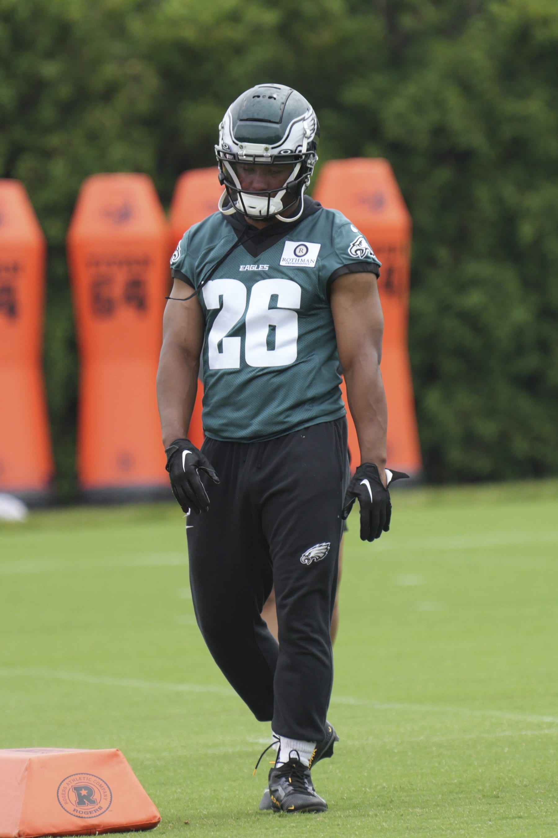 Philadelphia , PA - JUNE 06: Philadelphia Eagles running back Saquon Barkley (26) participates in Eagles mini camp on June 6, 2024 at the NovaCare Complex in Philadelphia. PA, (Photo by Andy Lewis/Icon Sportswire via Getty Images)