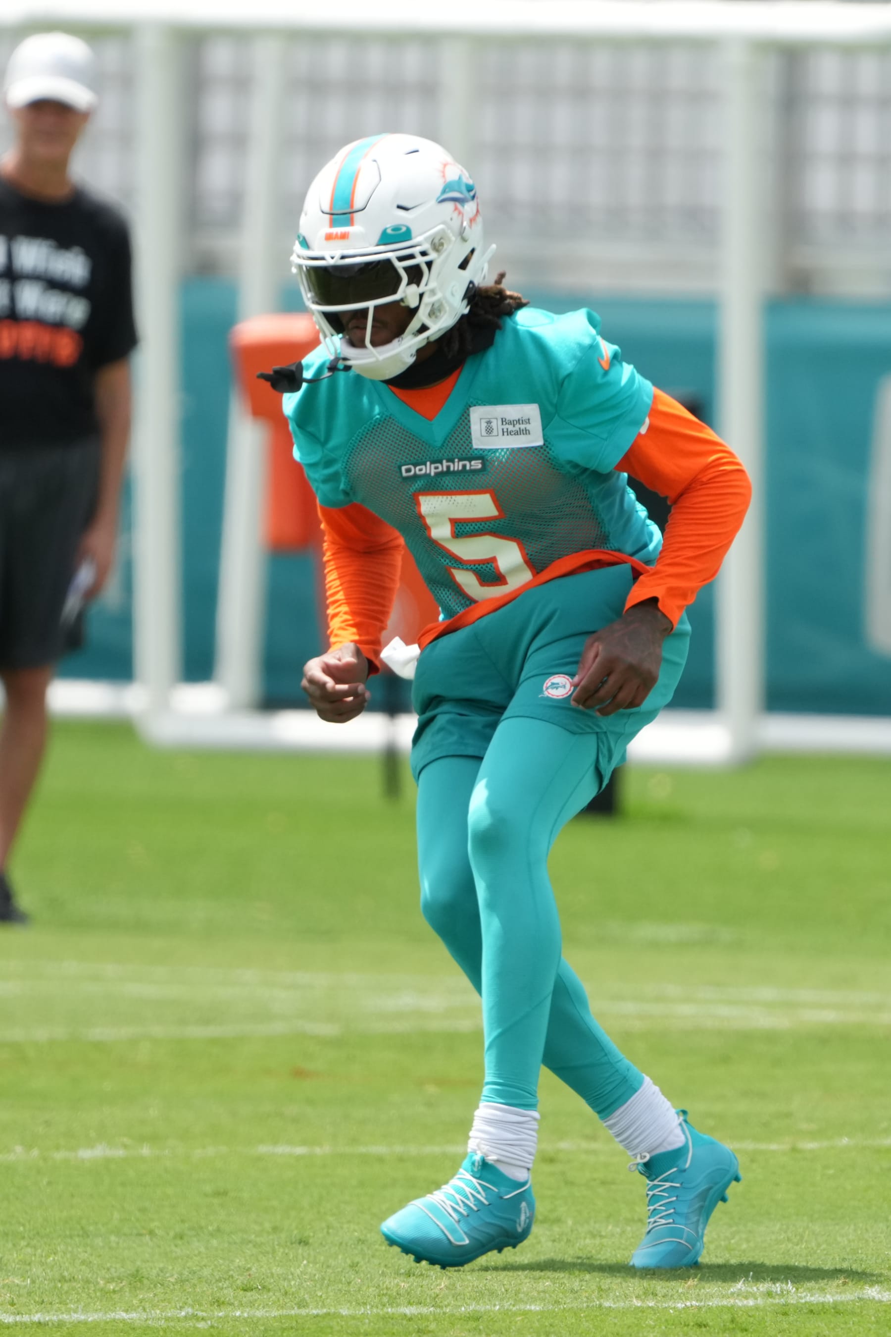 MIAMI GARDENS, FL - JUNE 08: Miami Dolphins cornerback Jalen Ramsey (5) runs drop back drills during the Miami Dolphins OTA on Thursday, June 8, 2023 at Baptist Health Training Facility in Miami Gardens Fla. (Photo by Peter Joneleit/Icon Sportswire via Getty Images)