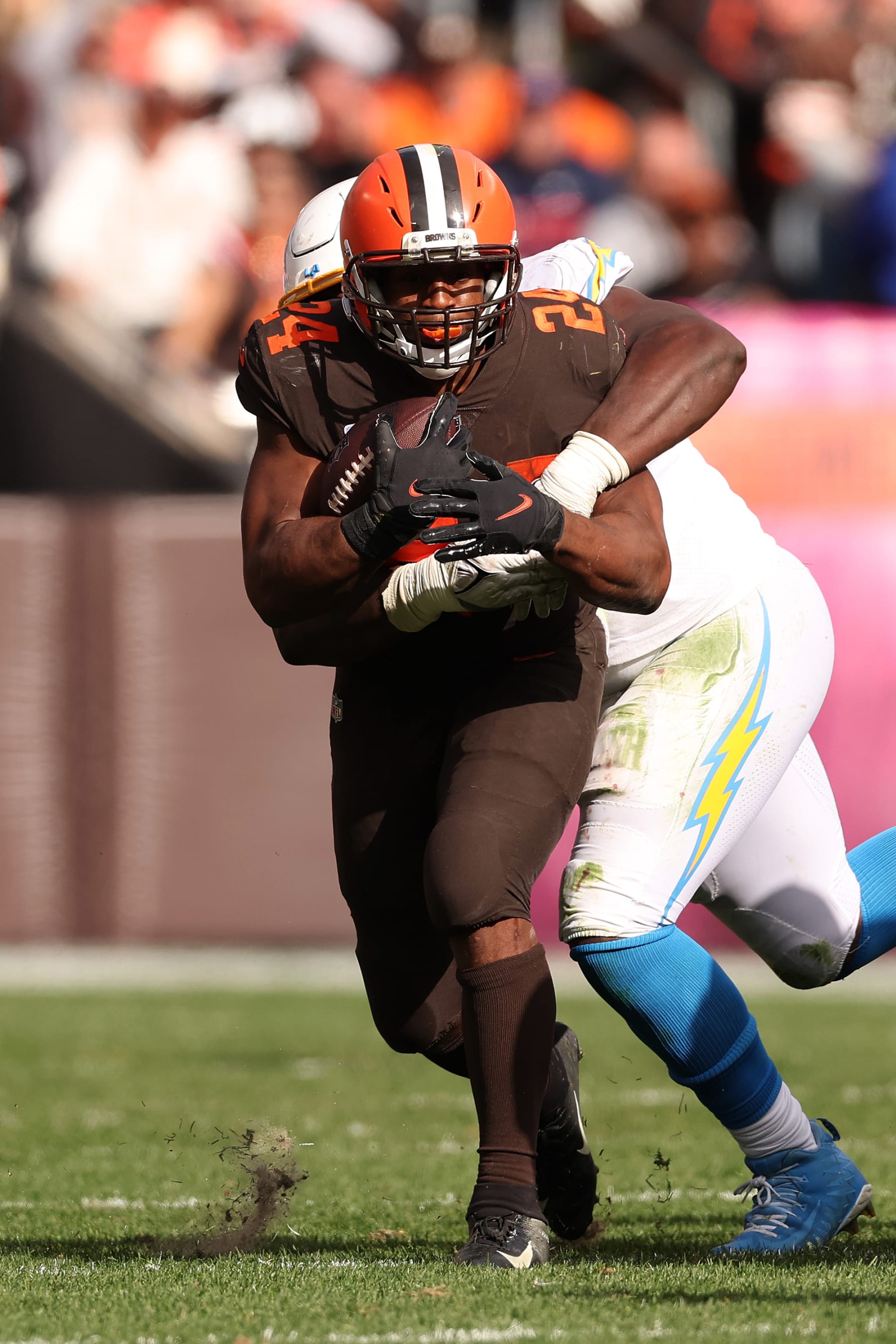 CLEVELAND, OHIO - OCTOBER 09: Nick Chubb #24 of the Cleveland Browns plays against the Los Angeles Chargers at FirstEnergy Stadium on October 09, 2022 in Cleveland, Ohio. (Photo by Gregory Shamus/Getty Images)