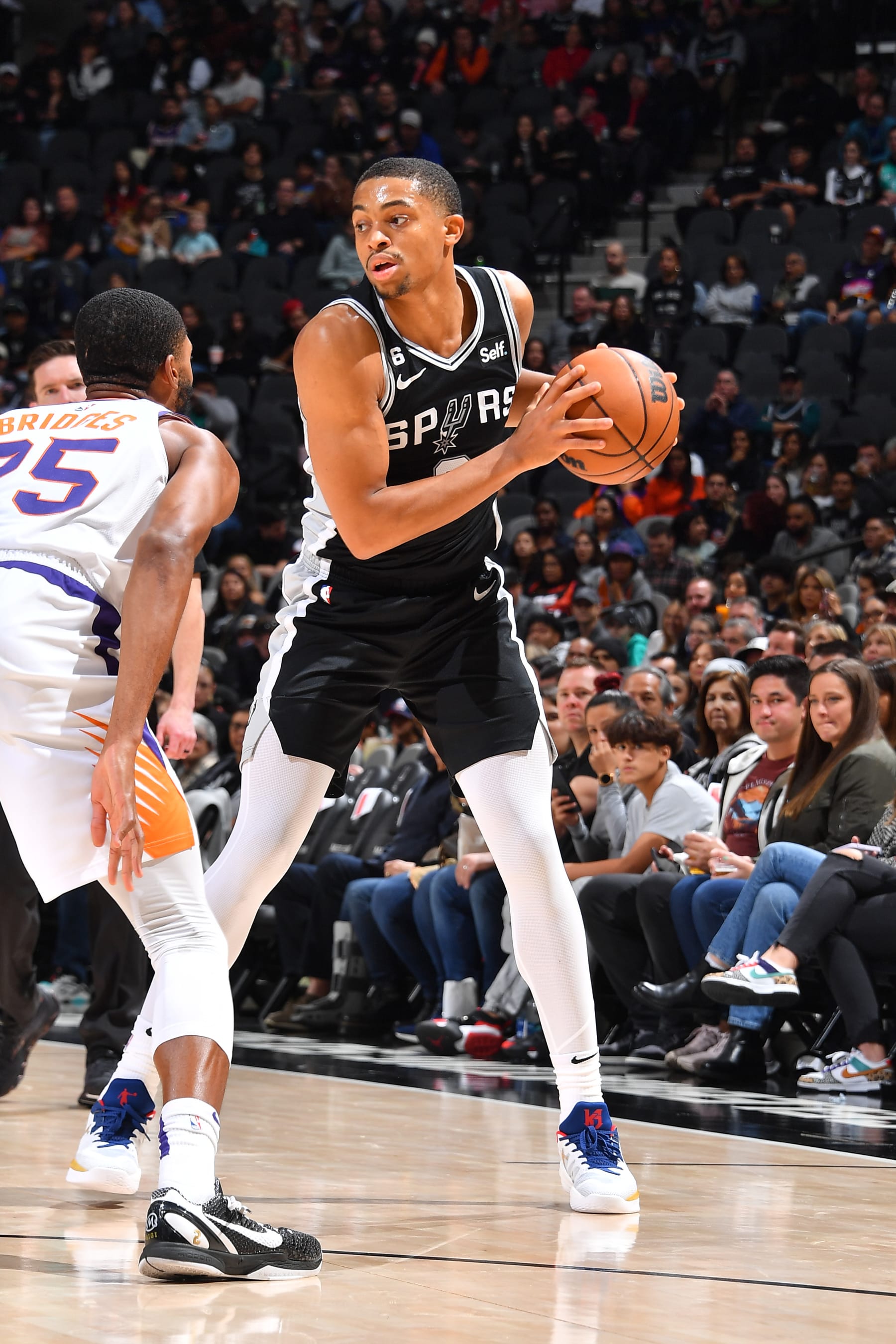 SAN ANTONIO, TX - DECEMBER 4: Keldon Johnson #3 of the San Antonio Spurs handles the ball during the game against the Phoenix Suns on December 4, 2022 at the AT&T Center in San Antonio, Texas. NOTE TO USER: User expressly acknowledges and agrees that, by downloading and or using this photograph, user is consenting to the terms and conditions of the Getty Images License Agreement. Mandatory Copyright Notice: Copyright 2022 NBAE (Photos by Michael Gonzales/NBAE via Getty Images)