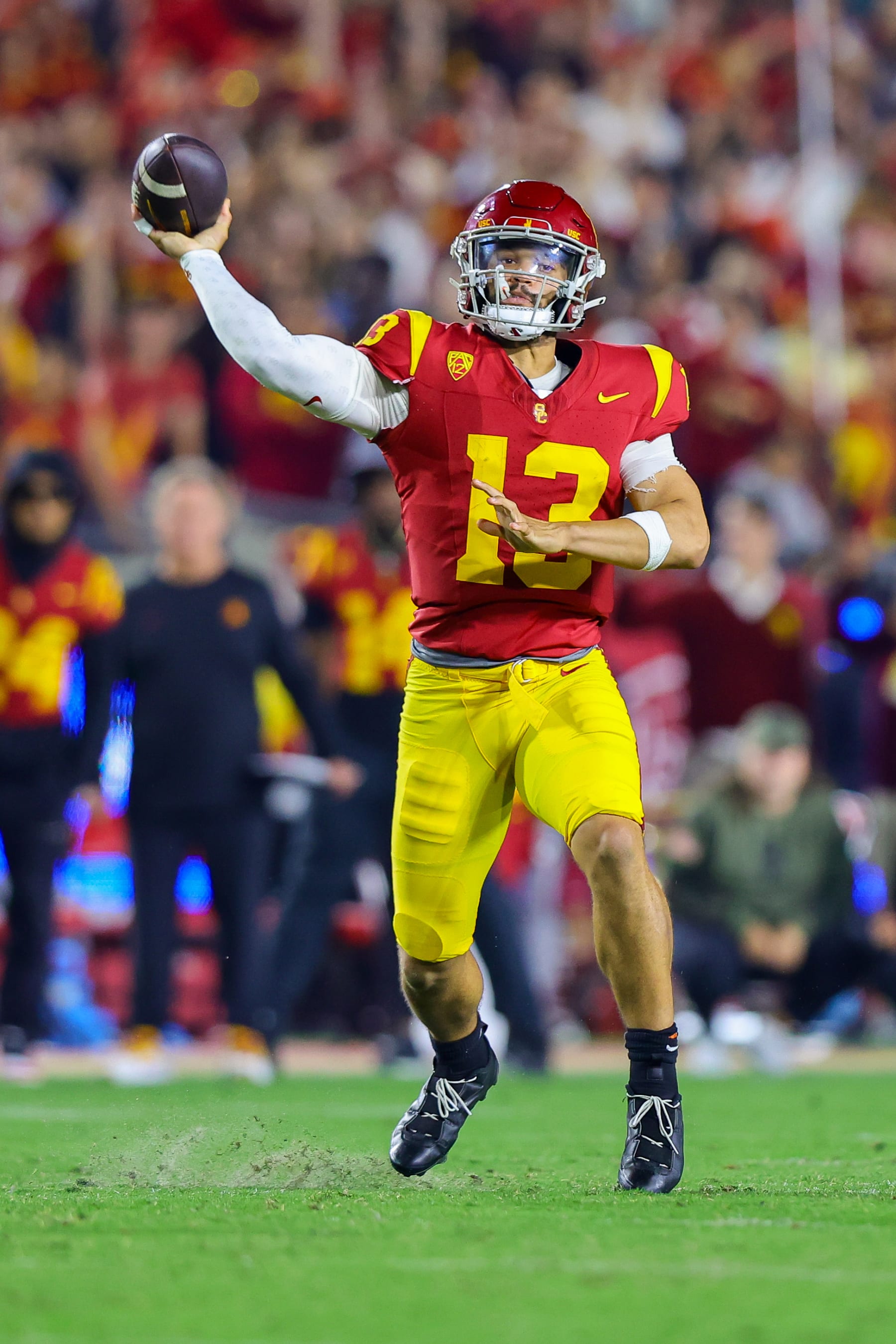 LOS ANGELES, CA - NOVEMBER 04: USC Trojans quarterback Caleb Williams (13) looks to throw the ball during a college football game between the Washington Huskies against the USC Trojans on November 04, 2023, at the Los Angeles Memorial Coliseum in Los Angeles, CA(Photo by Jordon Kelly/Icon Sportswire via Getty Images)