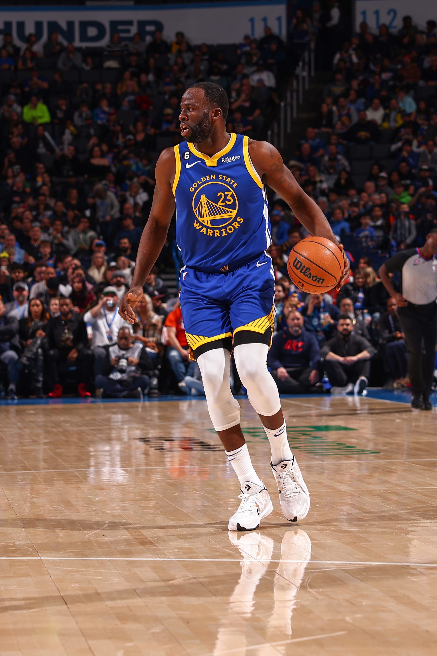 OKLAHOMA CITY, OK - JANUARY 30:  Draymond Green #23 of the Golden State Warriors drives to the basket during the game on January 30, 2023 at Paycom Arena in Oklahoma City, Oklahoma. NOTE TO USER: User expressly acknowledges and agrees that, by downloading and or using this photograph, User is consenting to the terms and conditions of the Getty Images License Agreement. Mandatory Copyright Notice: Copyright 2023 NBAE (Photo by Zach Beeker/NBAE via Getty Images)