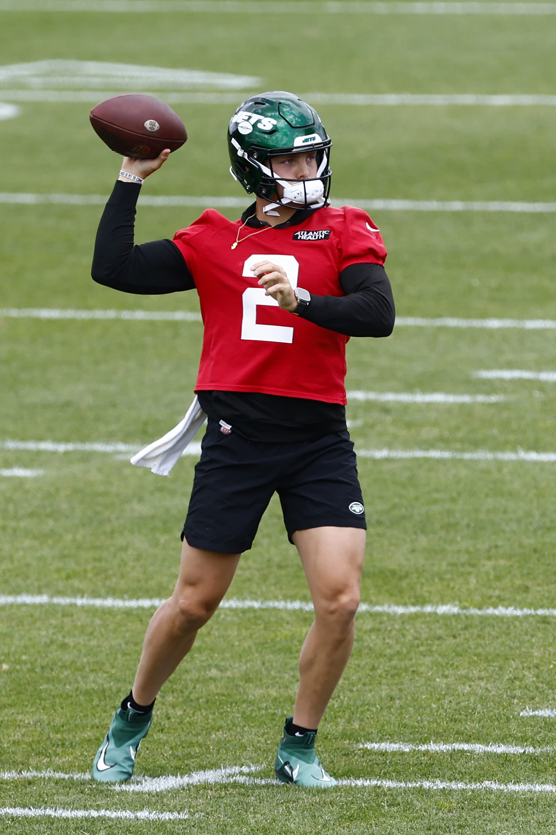 FLORHAM PARK, NEW JERSEY - JUNE 9: Quarterback Zach Wilson #2 of the New York Jets during the teams OTAs at Atlantic Health Jets Training Center on June 9, 2023 in Florham Park, New Jersey. (Photo by Rich Schultz/Getty Images) FLORHAM PARK, NEW JERSEY - JUNE 9: Quarterback Zach Wilson #2 of the New York Jets during the teams OTAs at Atlantic Health Jets Training Center on June 9, 2023 in Florham Park, New Jersey. (Photo by Rich Schultz/Getty Images)
