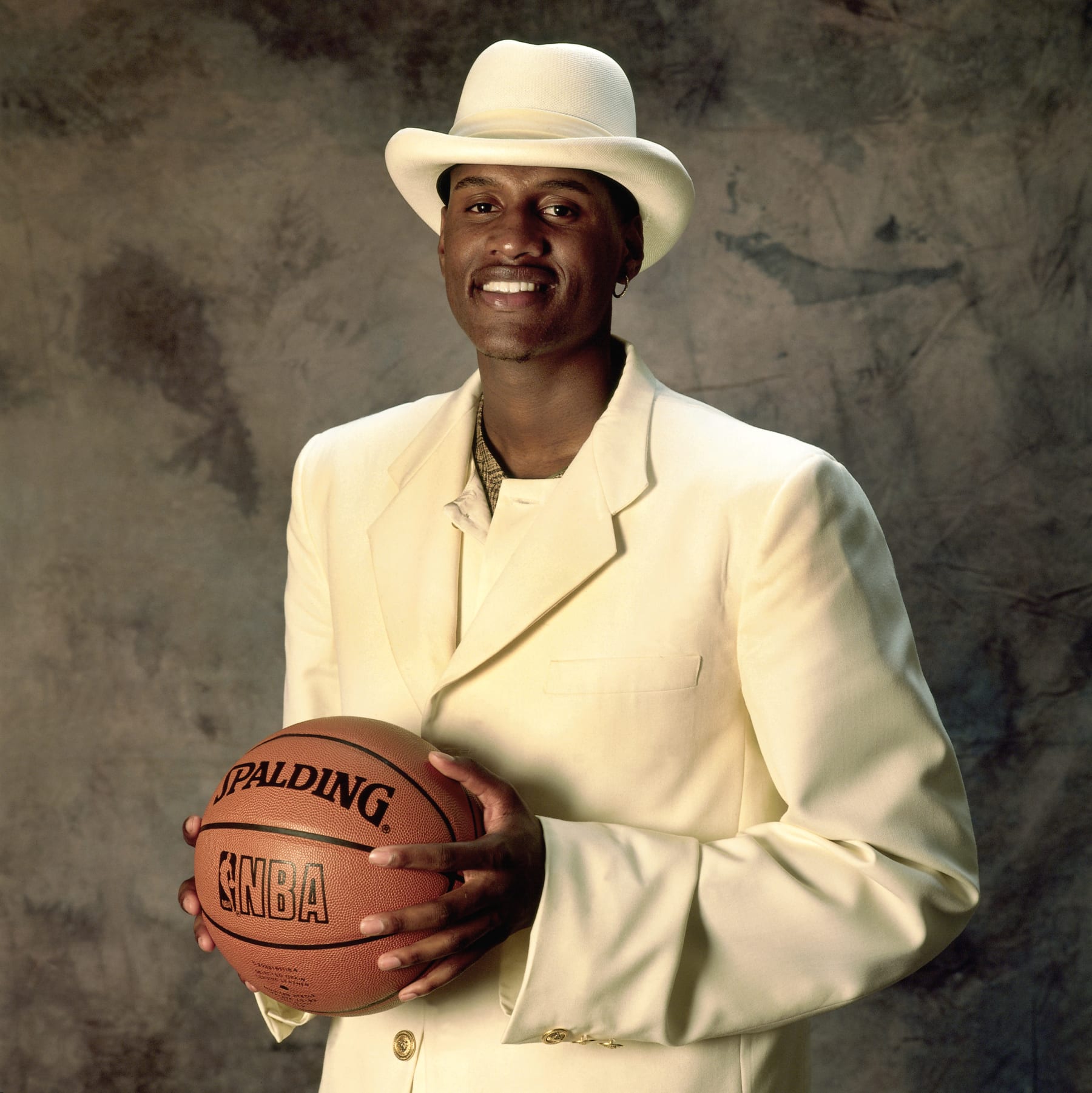 EAST RUTHERFORD, NJ - JUNE 1:  Samaki Walker poses for a portrait after being drafted by the Dallas Mavericks in the first round of the 1996 NBA Draft on June 1, 1996 in East Rutherford, New Jersey.  NOTE TO USER:  User expressly acknowledges and agrees that, by downloading and/or using this Photograph, user is consenting to the terms and conditions of the Getty Images License Agreement.  Mandatory Copyright Notice: Copyright 1996 NBAE (Photo by Andy Hayt/NBAE via Getty Images)