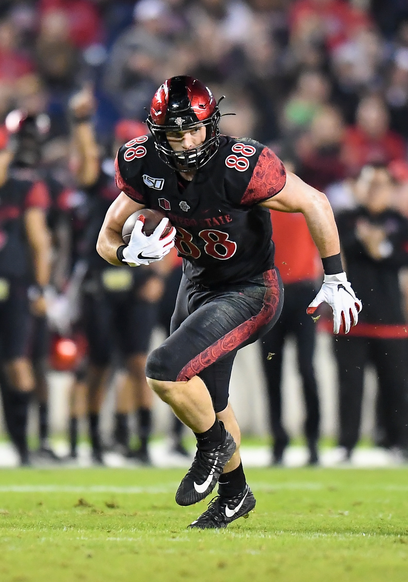 SAN DIEGO, CA - NOVEMBER 09: San Diego State Aztecs tight end Daniel Bellinger (88) runs with the ball after a catch during a college football game between the Nevada Wolf Pack and the San Diego State Aztecs on November 09, 2019, at SDCCU Stadium in San Diego, CA.  (Photo by Justin Fine/Icon Sportswire via Getty Images)