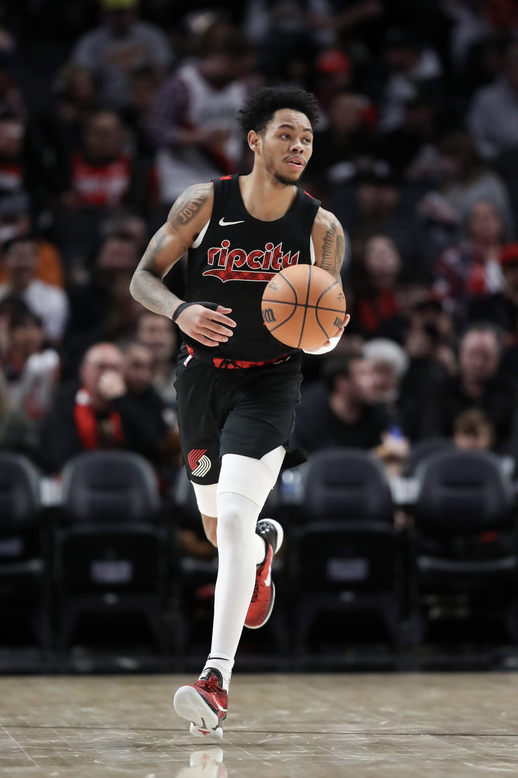 PORTLAND, OREGON - MARCH 20: Anfernee Simons #1 of the Portland Trail Blazers brings the ball up court against the Los Angeles Clippers during the third quarter at Moda Center on March 20, 2024 in Portland, Oregon. NOTE TO USER: User expressly acknowledges and agrees that, by downloading and or using this photograph, User is consenting to the terms and conditions of the Getty Images License Agreement.  (Photo by Amanda Loman/Getty Images)