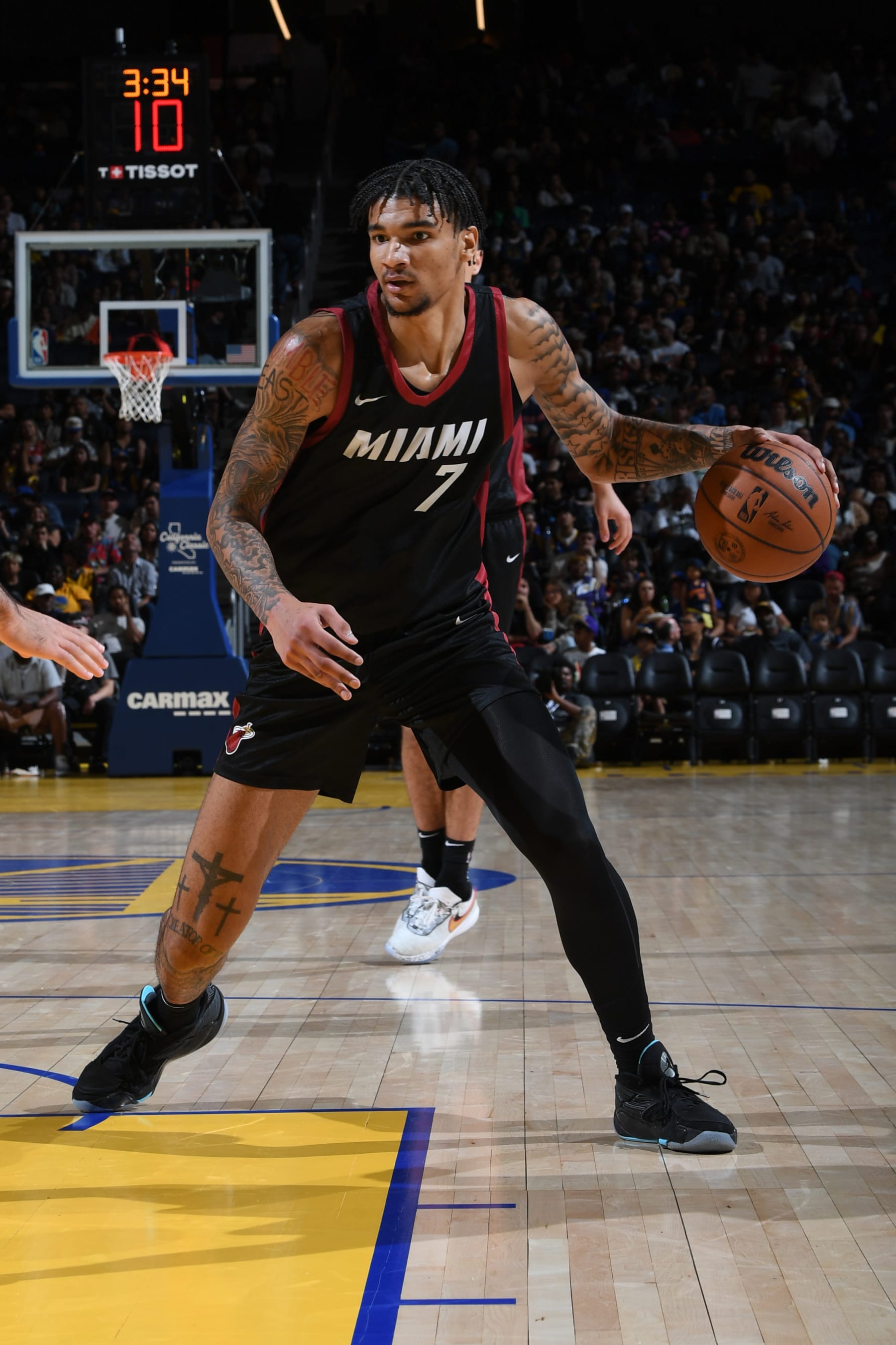 SAN FRANCISCO, CA - JULY 7: Kel'el Ware #7 of the Miami Heat handles the ball during the game against the Sacramento Kings during the 2024 NBA California Classic Summer League game on July 7, 2024 at Chase Center in San Francisco, California. NOTE TO USER: User expressly acknowledges and agrees that, by downloading and or using this photograph, user is consenting to the terms and conditions of Getty Images License Agreement. Mandatory Copyright Notice: Copyright 2024 NBAE (Photo by Noah Graham/NBAE via Getty Images)
