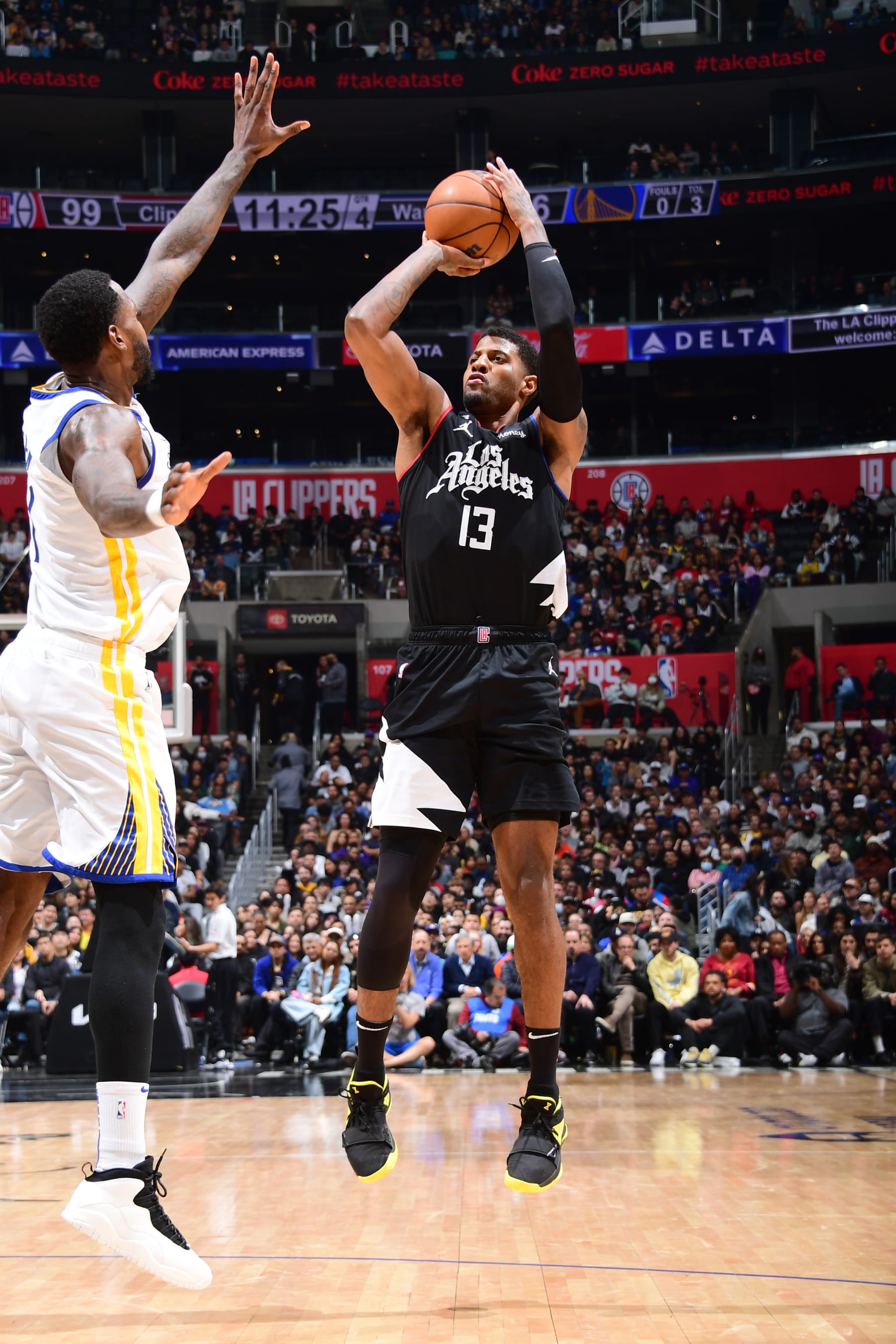 LOS ANGELES, CA - MARCH 15: Paul George #13 of the LA Clippers shoots the ball during the game against the Golden State Warriors on March 15, 2023 at Crypto.Com Arena in Los Angeles, California. NOTE TO USER: User expressly acknowledges and agrees that, by downloading and/or using this Photograph, user is consenting to the terms and conditions of the Getty Images License Agreement. Mandatory Copyright Notice: Copyright 2023 NBAE (Photo by Adam Pantozzi/NBAE via Getty Images)