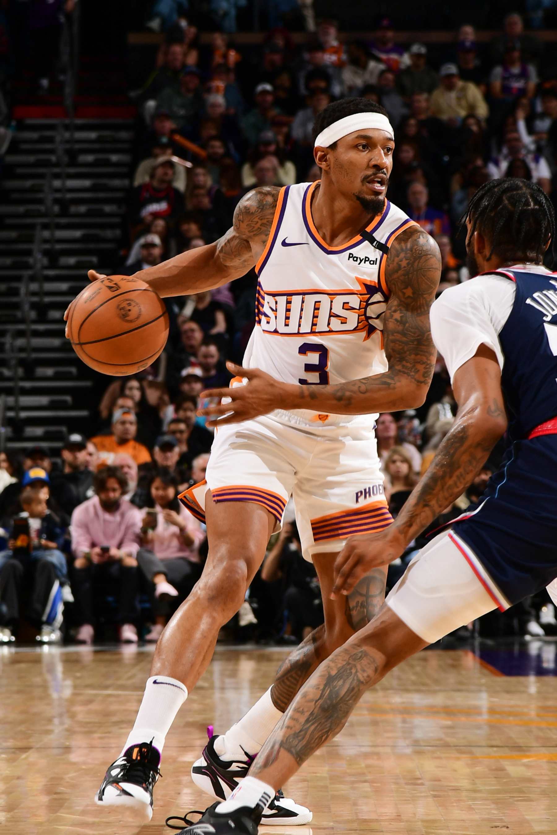 PHOENIX, AZ - JANUARY 27: Bradley Beal #3 of the Phoenix Suns looks to pass the ball during the game against the LA Clippers on January 27, 2025 at Footprint Center in Phoenix, Arizona. NOTE TO USER: User expressly acknowledges and agrees that, by downloading and or using this photograph, user is consenting to the terms and conditions of the Getty Images License Agreement. Mandatory Copyright Notice: Copyright 2025 NBAE (Photo by Kate Frese/NBAE via Getty Images)