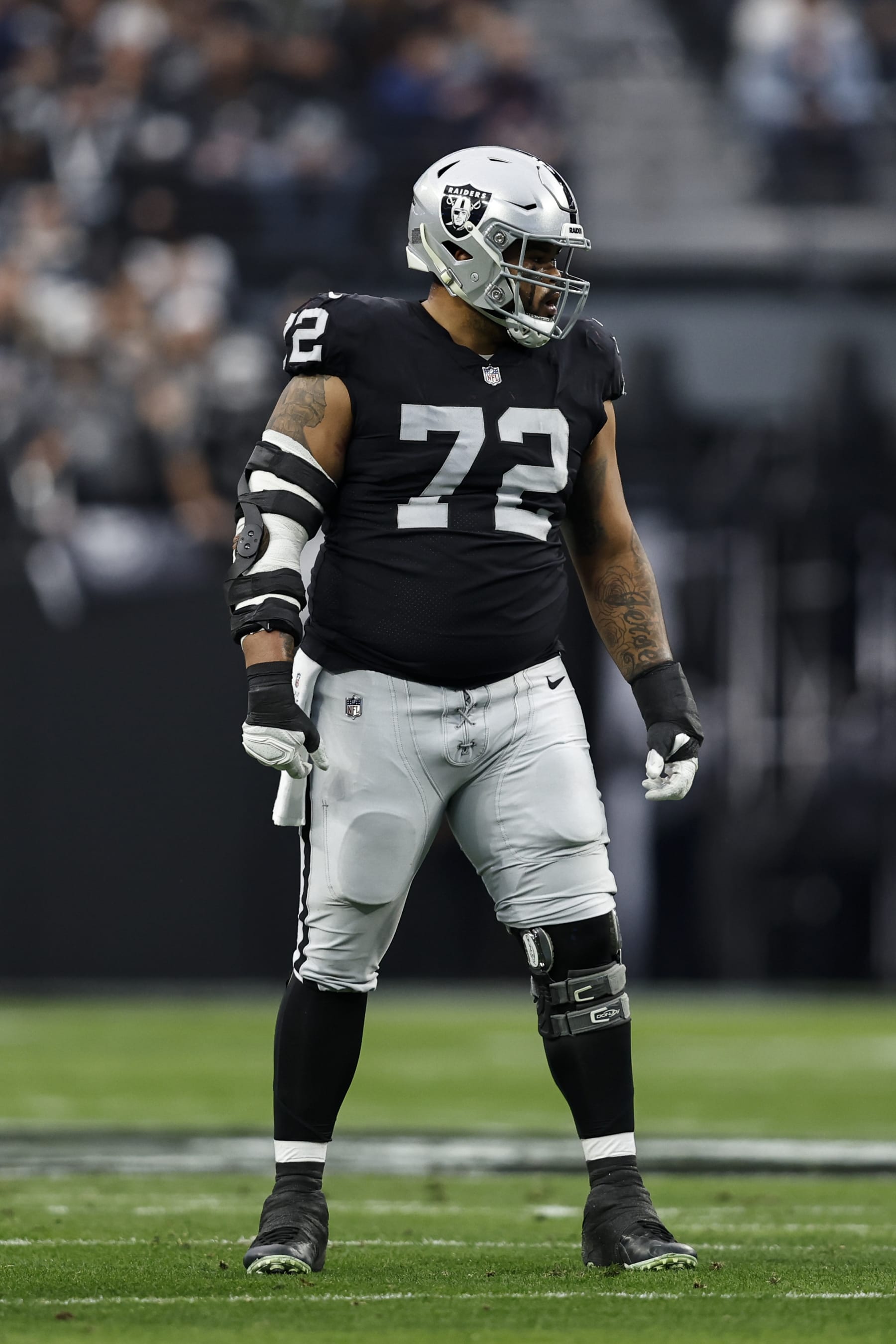 LAS VEGAS, NEVADA - DECEMBER 18: Jermaine Eluemunor #72 of the Las Vegas Raiders lines up during an NFL football game between the Las Vegas Raiders and the New England Patriots at Allegiant Stadium on December 18, 2022 in Las Vegas, Nevada. (Photo by Michael Owens/Getty Images)