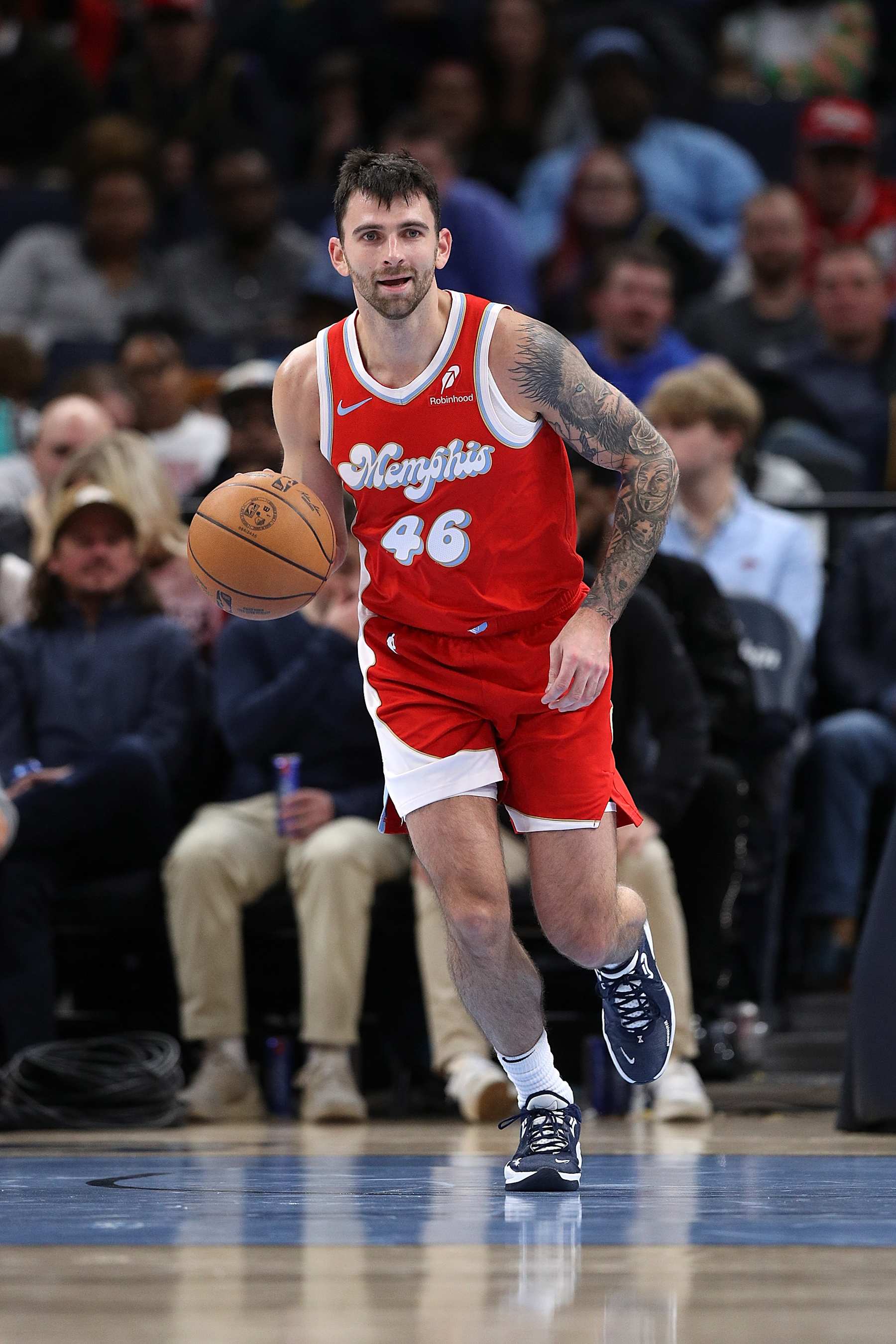 MEMPHIS, TENNESSEE - DECEMBER 19: John Konchar #46 of the Memphis Grizzlies brings the ball up court during the game against the Golden State Warriors at FedExForum on December 19, 2024 in Memphis, Tennessee. NOTE TO USER: User expressly acknowledges and agrees that, by downloading and or using this photograph, User is consenting to the terms and conditions of the Getty Images License Agreement. (Photo by Justin Ford/Getty Images)