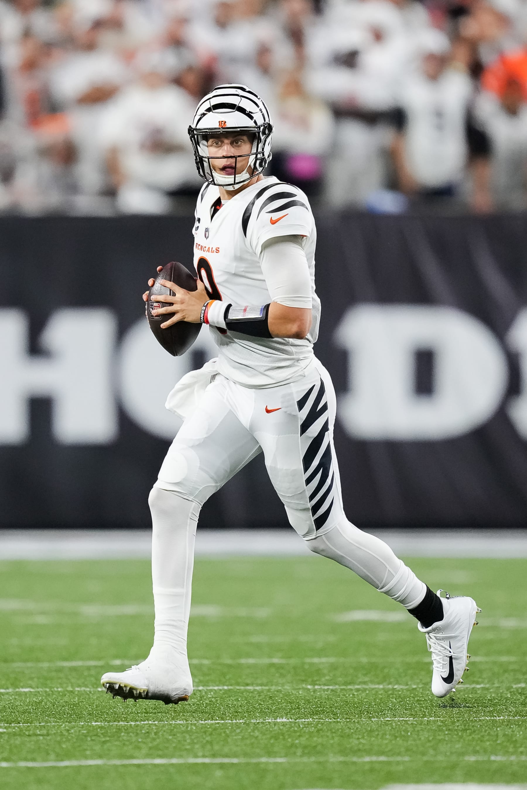 CINCINNATI, OHIO - SEPTEMBER 25: Joe Burrow #9 of the Cincinnati Bengals drops back to pass in the third quarter against the Los Angeles Rams at Paycor Stadium on September 25, 2023 in Cincinnati, Ohio. (Photo by Dylan Buell/Getty Images) CINCINNATI, OHIO - SEPTEMBER 25: Joe Burrow #9 of the Cincinnati Bengals drops back to pass in the third quarter against the Los Angeles Rams at Paycor Stadium on September 25, 2023 in Cincinnati, Ohio. (Photo by Dylan Buell/Getty Images)