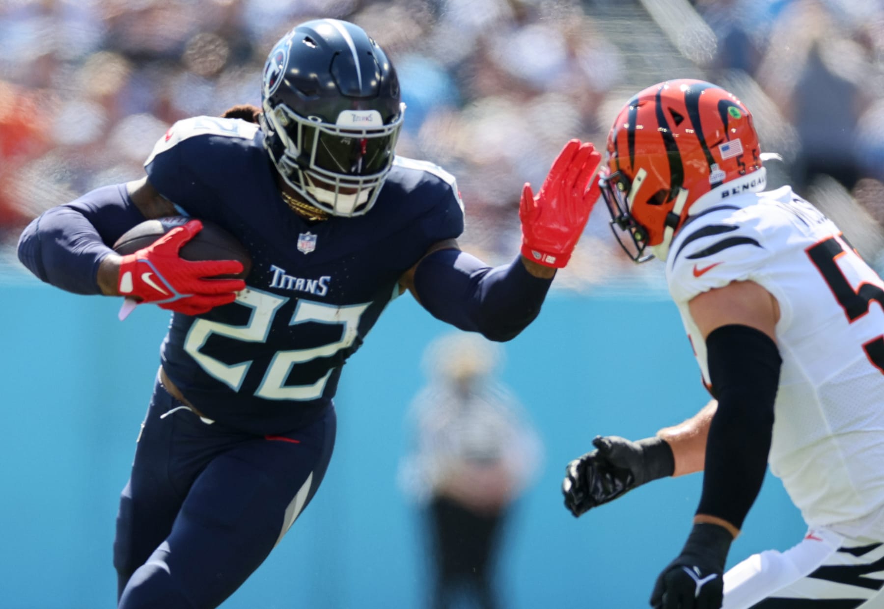 NASHVILLE, TENNESSEE - OCTOBER 01: Derrick Henry #22 of the Tennessee Titans rushes against the Cincinnati Bengals during the first half at Nissan Stadium on October 01, 2023 in Nashville, Tennessee. (Photo by Andy Lyons/Getty Images)