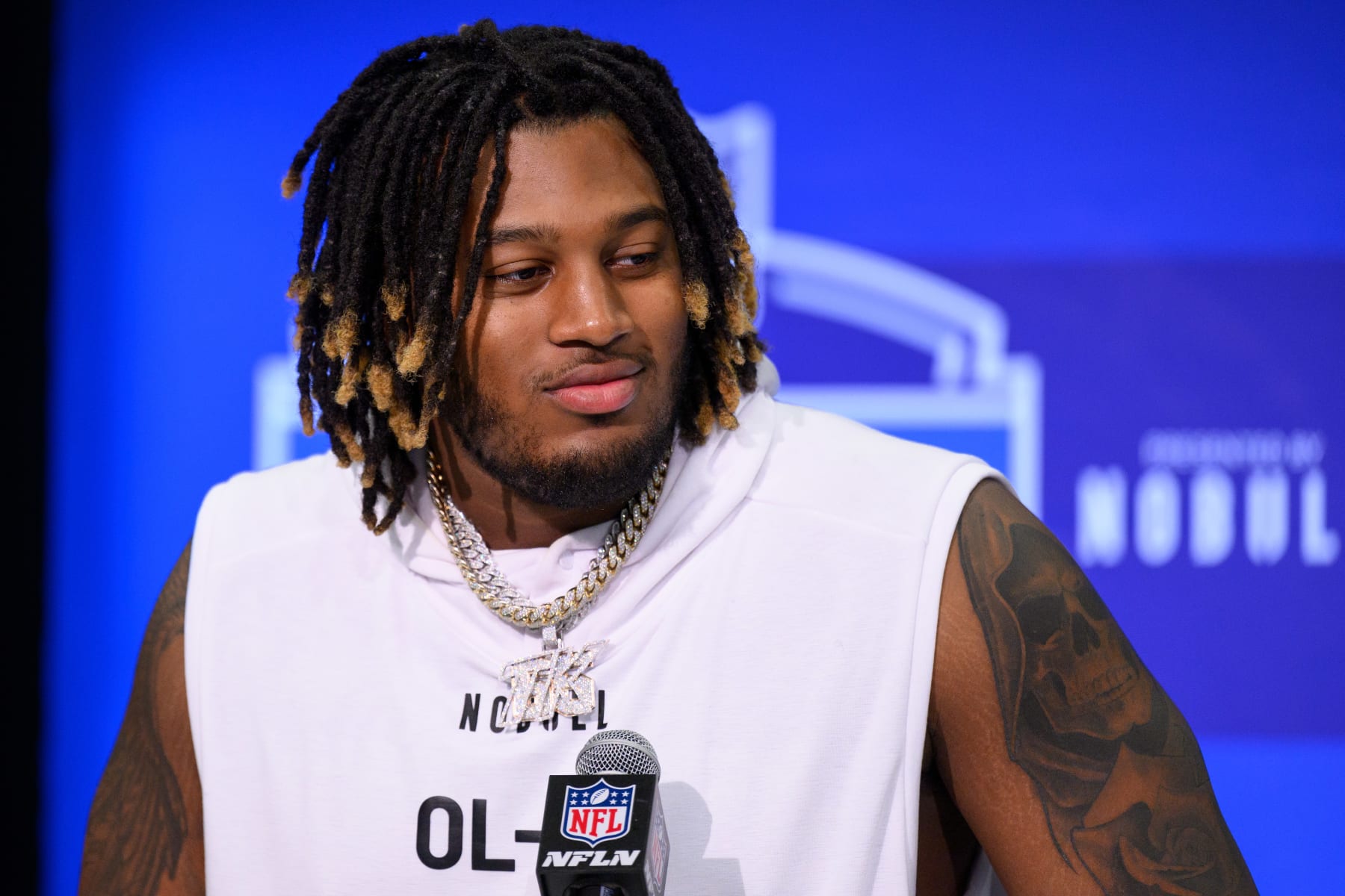 INDIANAPOLIS, IN - MARCH 02: Alabama offensive lineman JC Latham answers questions from the media during the NFL Scouting Combine on March 2, 2024, at the Indiana Convention Center in Indianapolis, IN. (Photo by Zach Bolinger/Icon Sportswire via Getty Images)