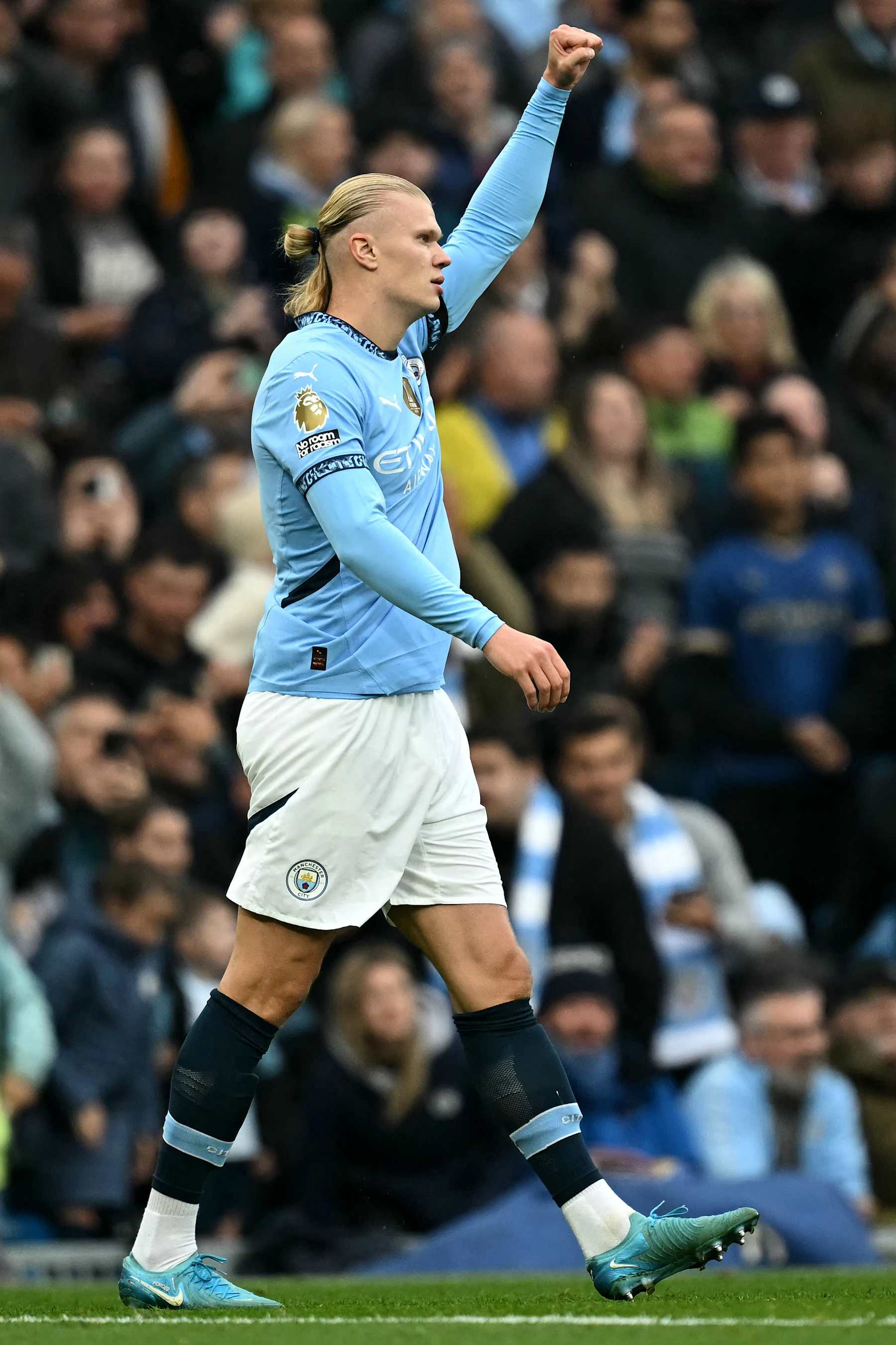 Manchester City's Norwegian striker #09 Erling Haaland celebrates scoring the team's first goal during the English Premier League football match between Manchester City and Arsenal at the Etihad Stadium in Manchester, north west England, on September 22, 2024. (Photo by Paul ELLIS / AFP) / RESTRICTED TO EDITORIAL USE. No use with unauthorized audio, video, data, fixture lists, club/league logos or 'live' services. Online in-match use limited to 120 images. An additional 40 images may be used in extra time. No video emulation. Social media in-match use limited to 120 images. An additional 40 images may be used in extra time. No use in betting publications, games or single club/league/player publications. /  (Photo by PAUL ELLIS/AFP via Getty Images)