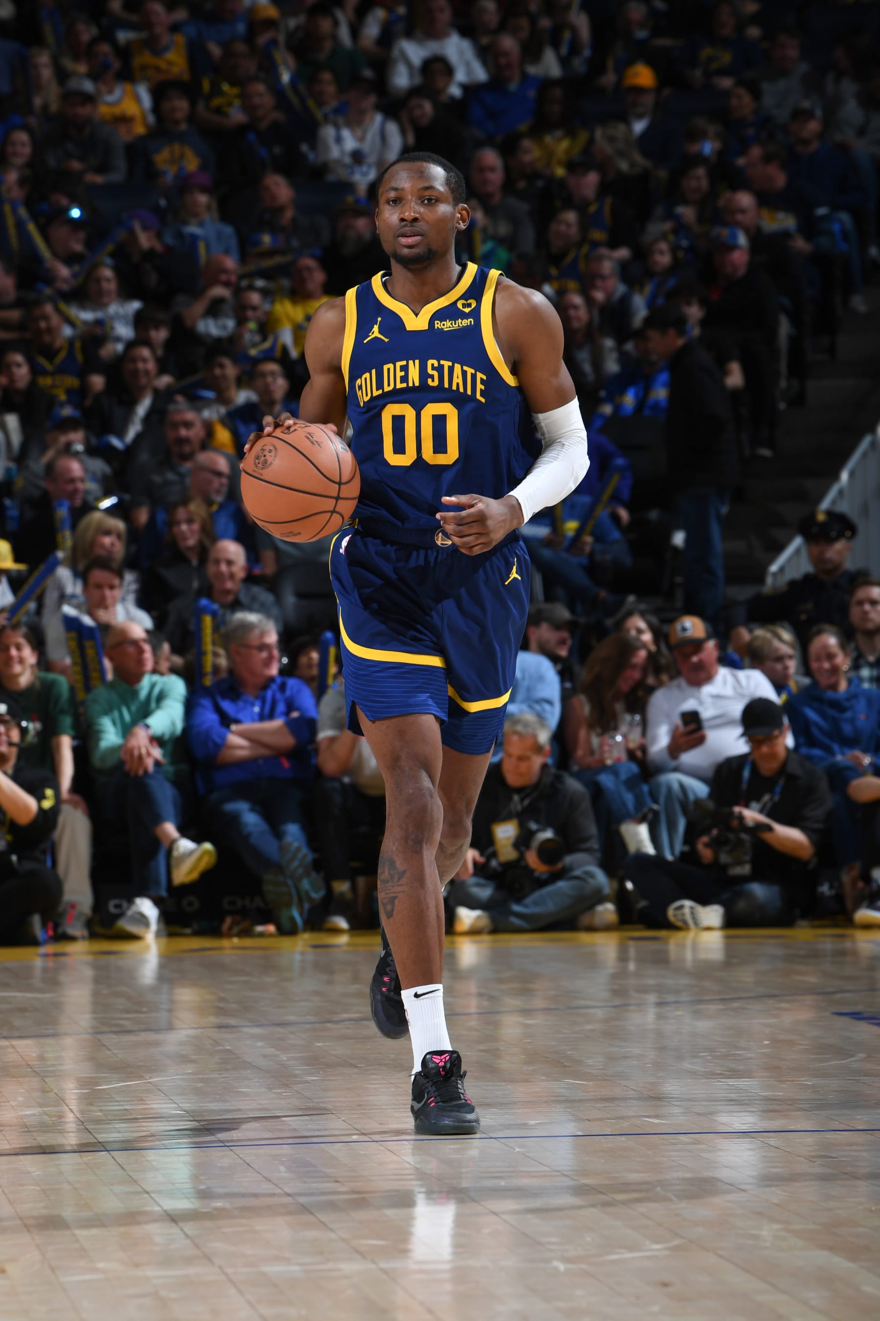 SAN FRANCISCO, CA - APRIL 7:  Jonathan Kuminga #00 of the Golden State Warriors handles the ball during the game on April 7, 2024 at Chase Center in San Francisco, California. NOTE TO USER: User expressly acknowledges and agrees that, by downloading and or using this photograph, user is consenting to the terms and conditions of Getty Images License Agreement. Mandatory Copyright Notice: Copyright 2024 NBAE (Photo by Noah Graham/NBAE via Getty Images)