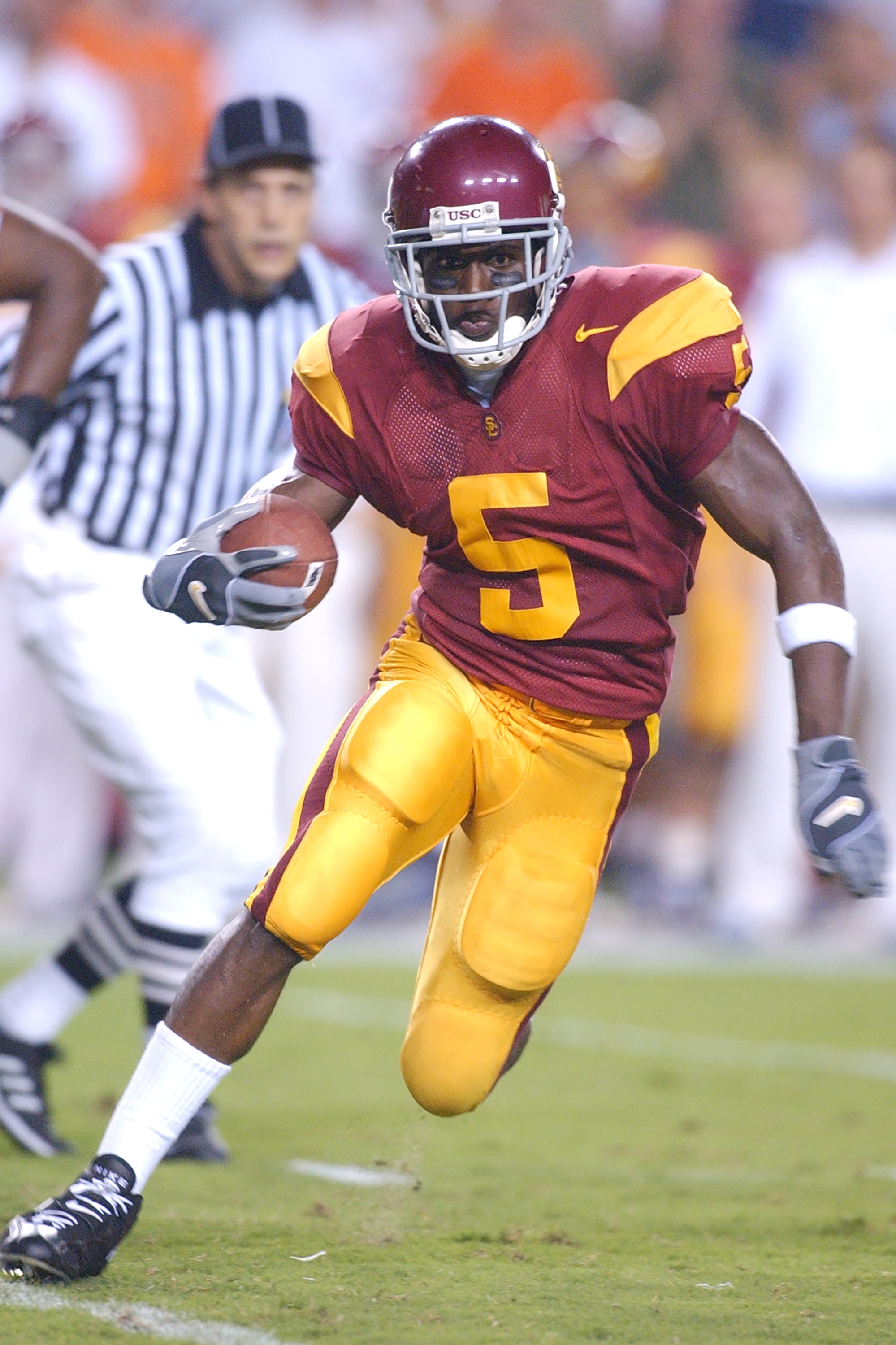 LANDOVER, MD - AUGUST 24: Reggie Bush #5 of the USC Trojans runs with the ball during a college football game against the Virginia Tech Hokies on August 24, 2004 at FedEx Field in Landover, Maryland.. (Photo by Mitchell Layton/Getty Images)