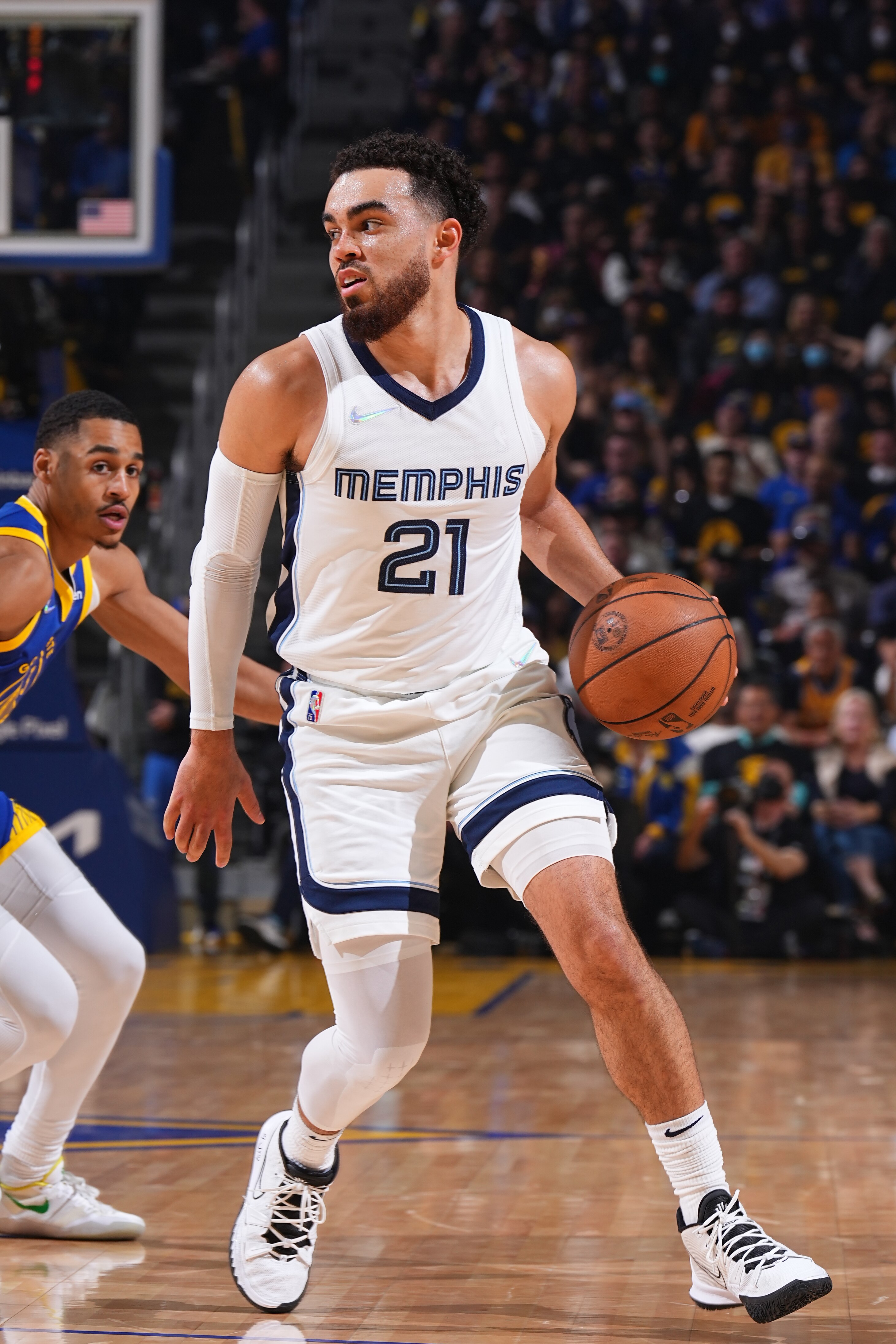 SAN FRANCISCO, CA - MAY 13: Tyus Jones #21 of the Memphis Grizzlies dribbles the ball against the Golden State Warriors during Game 6 of the 2022 NBA Playoffs Western Conference Semifinals on May 13, 2022 at Chase Center in San Francisco, California. NOTE TO USER: User expressly acknowledges and agrees that, by downloading and or using this photograph, user is consenting to the terms and conditions of Getty Images License Agreement. Mandatory Copyright Notice: Copyright 2022 NBAE (Photo by Garrett Ellwood/NBAE via Getty Images)