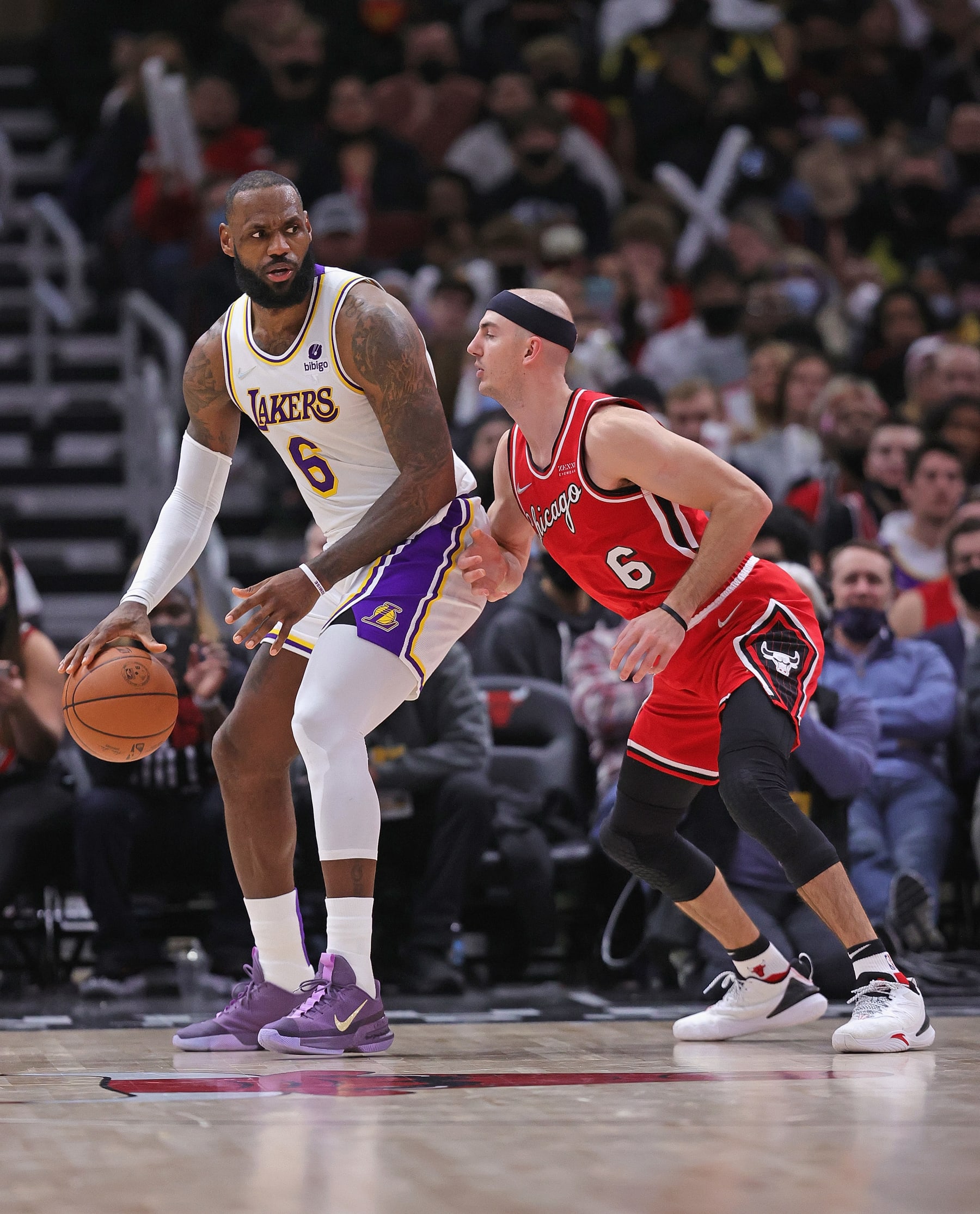CHICAGO, ILLINOIS - DECEMBER 19: LeBron James #6 of the Los Angeles Lakers moves against Alex Caruso #6 of the Chicago Bulls at the United Center on December 19, 2021 in Chicago, Illinois. The Bulls defeated the Lakers 115-110. NOTE TO USER: User expressly acknowledges and agrees that, by downloading and or using this photograph, User is consenting to the terms and conditions of the Getty Images License Agreement. (Photo by Jonathan Daniel/Getty Images)