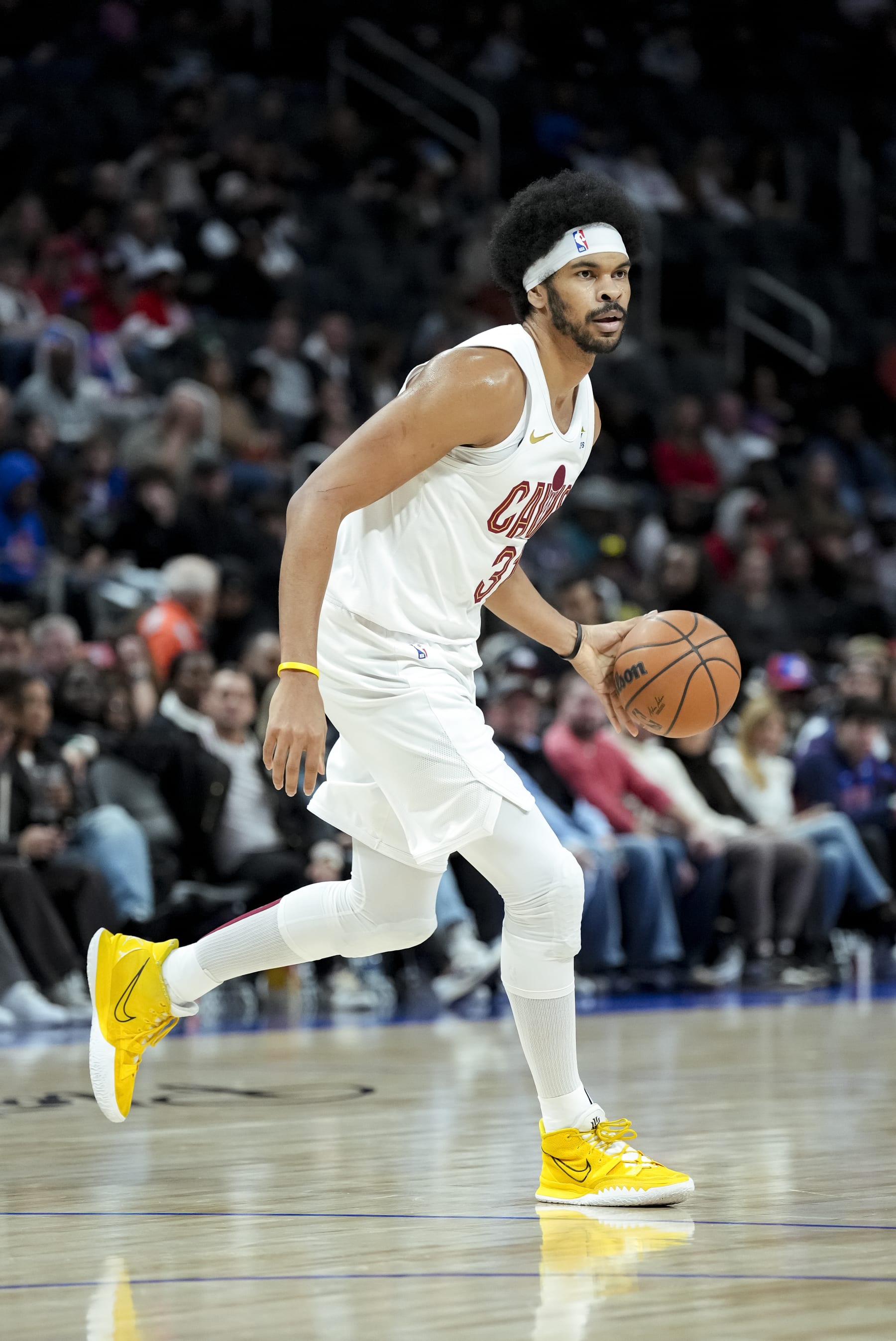 DETROIT, MICHIGAN - DECEMBER 02: Jarrett Allen #31 of the Cleveland Cavaliers handles the ball against the Detroit Pistons at Little Caesars Arena on December 02, 2023 in Detroit, Michigan. NOTE TO USER: User expressly acknowledges and agrees that, by downloading and or using this photograph, User is consenting to the terms and conditions of the Getty Images License Agreement. (Photo by Nic Antaya/Getty Images)