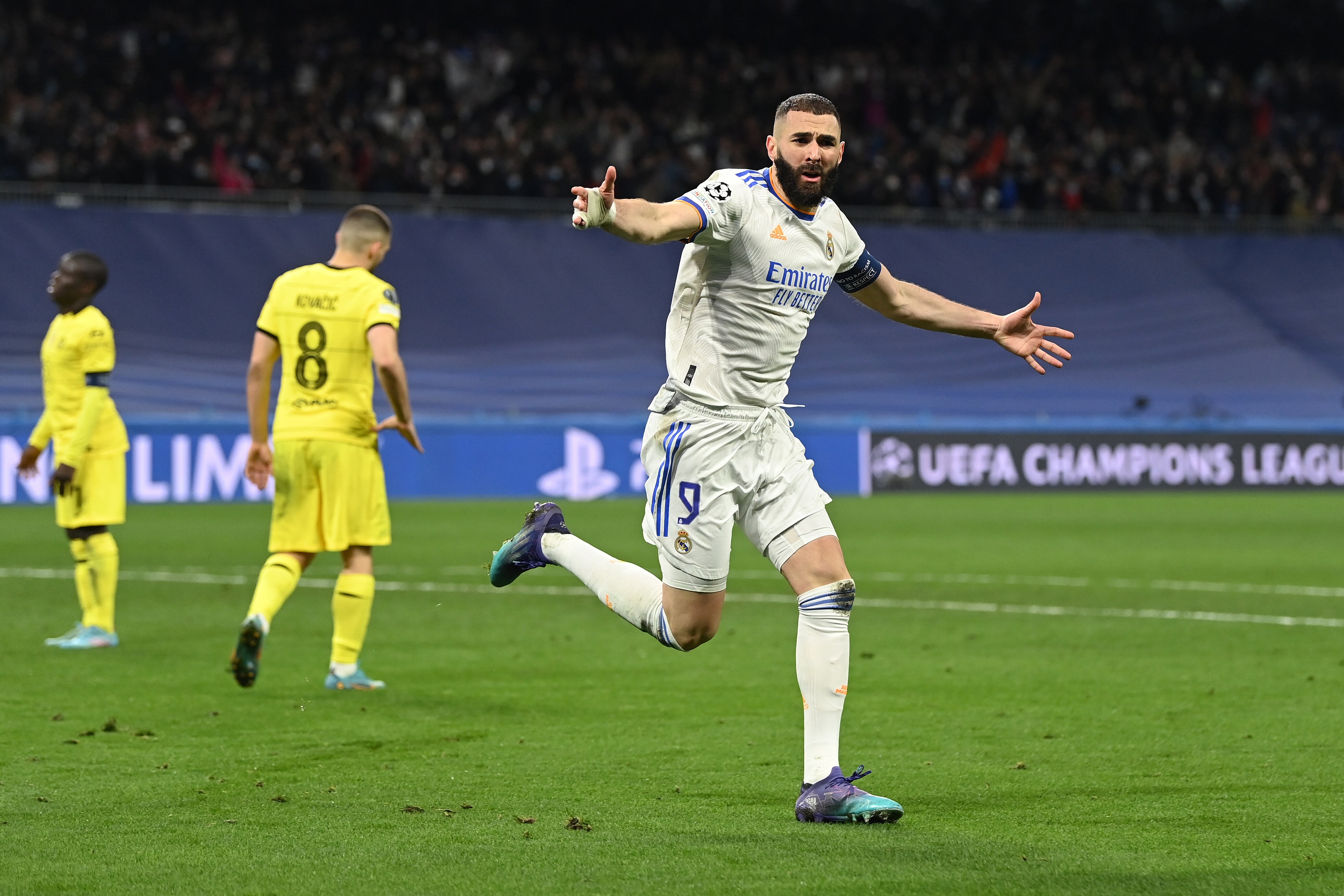MADRID, SPAIN - APRIL 12: Karim Benzema of Real Madrid celebrates after scoring their team's second goal during the UEFA Champions League Quarter Final Leg Two match between Real Madrid and Chelsea FC at Estadio Santiago Bernabeu on April 12, 2022 in Madrid, Spain. (Photo by David Ramos/Getty Images)