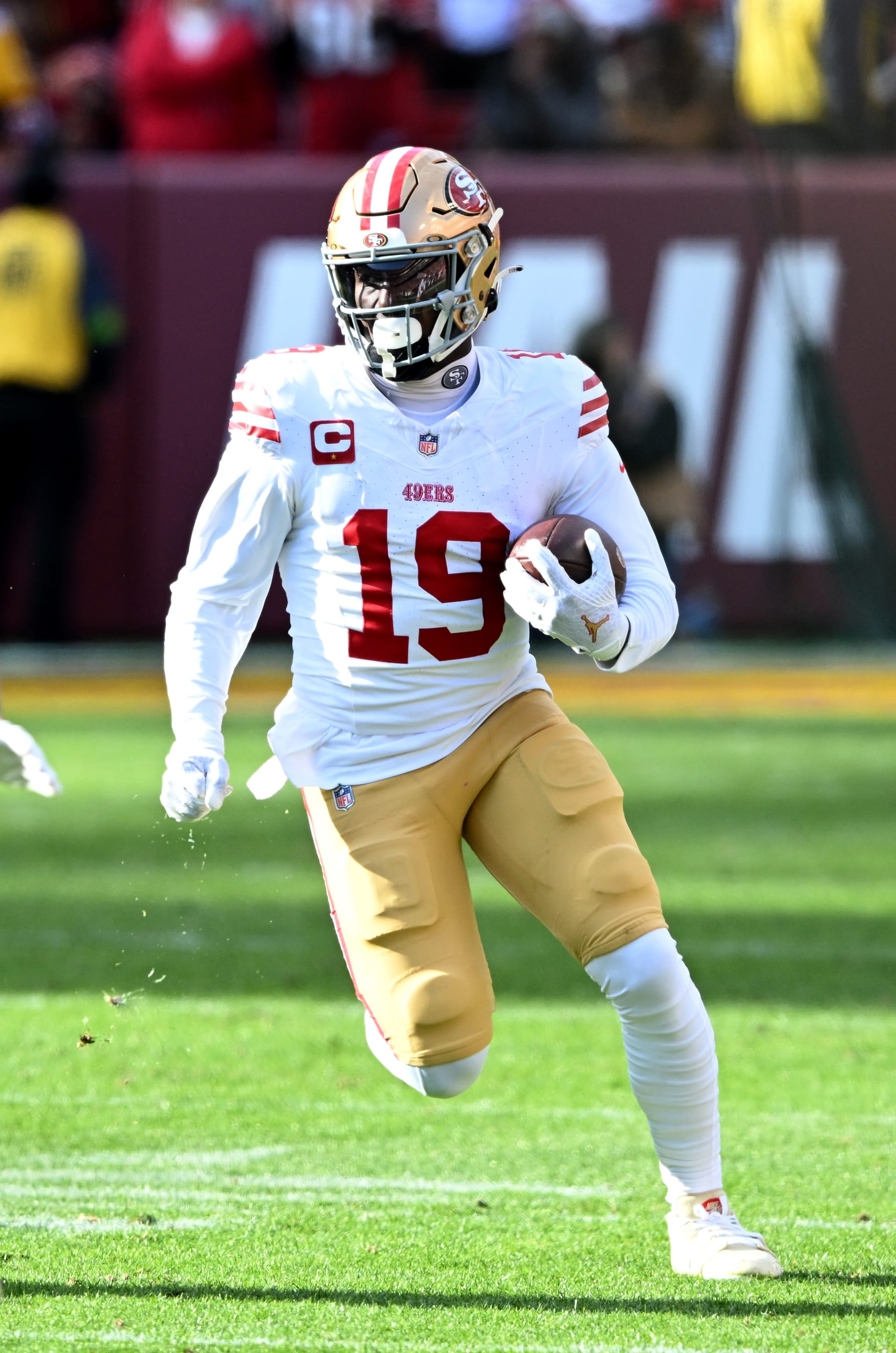 LANDOVER, MARYLAND - DECEMBER 31: Deebo Samuel #19 of the San Francisco 49ers runs with the ball against the Washington Commanders at FedExField on December 31, 2023 in Landover, Maryland. (Photo by G Fiume/Getty Images)