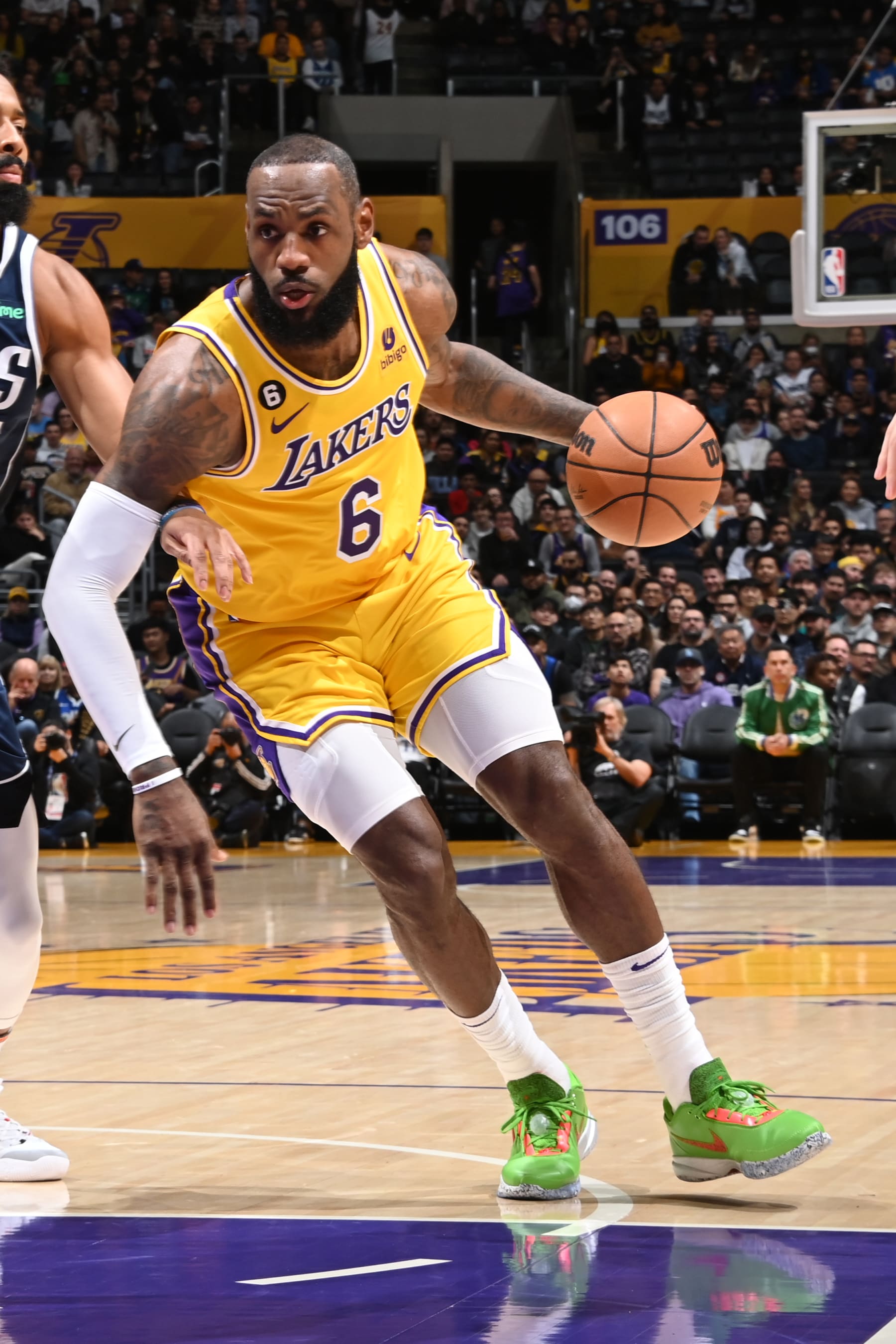 LOS ANGELES, CA - JANUARY 12: LeBron James #6 of the Los Angeles Lakers drives to the basket during the game against the Dallas Mavericks on January 12, 2023 at Crypto.Com Arena in Los Angeles, California. NOTE TO USER: User expressly acknowledges and agrees that, by downloading and/or using this Photograph, user is consenting to the terms and conditions of the Getty Images License Agreement. Mandatory Copyright Notice: Copyright 2023 NBAE (Photo by Andrew D. Bernstein/NBAE via Getty Images)