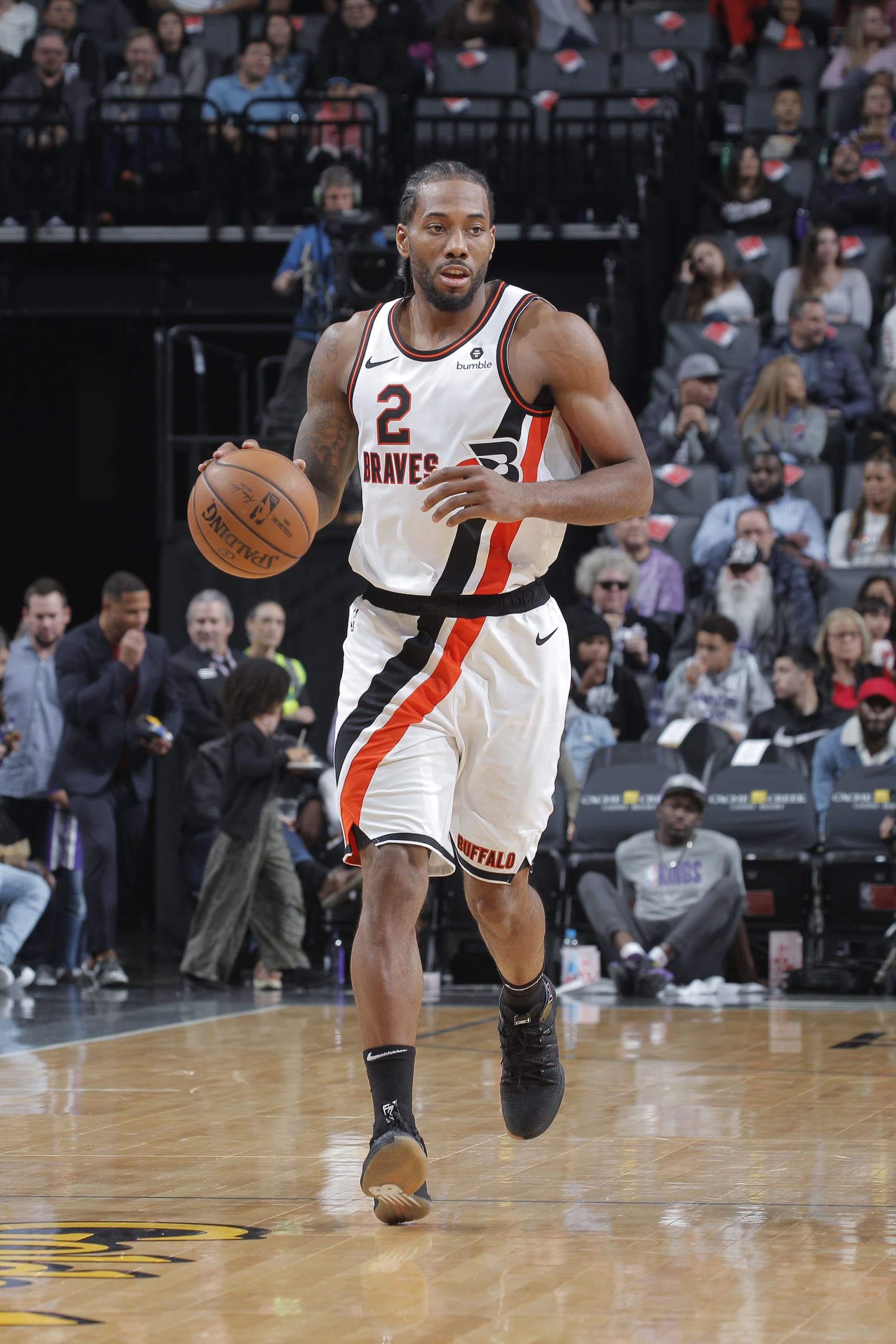 SACRAMENTO, CA - DECEMBER 31: Kawhi Leonard #2 of the Los Angeles Clippers brings the ball up the court against the Sacramento Kings on December 31, 2019 at Golden 1 Center in Sacramento, California. NOTE TO USER: User expressly acknowledges and agrees that, by downloading and or using this photograph, User is consenting to the terms and conditions of the Getty Images Agreement. Mandatory Copyright Notice: Copyright 2019 NBAE (Photo by Rocky Widner/NBAE via Getty Images)