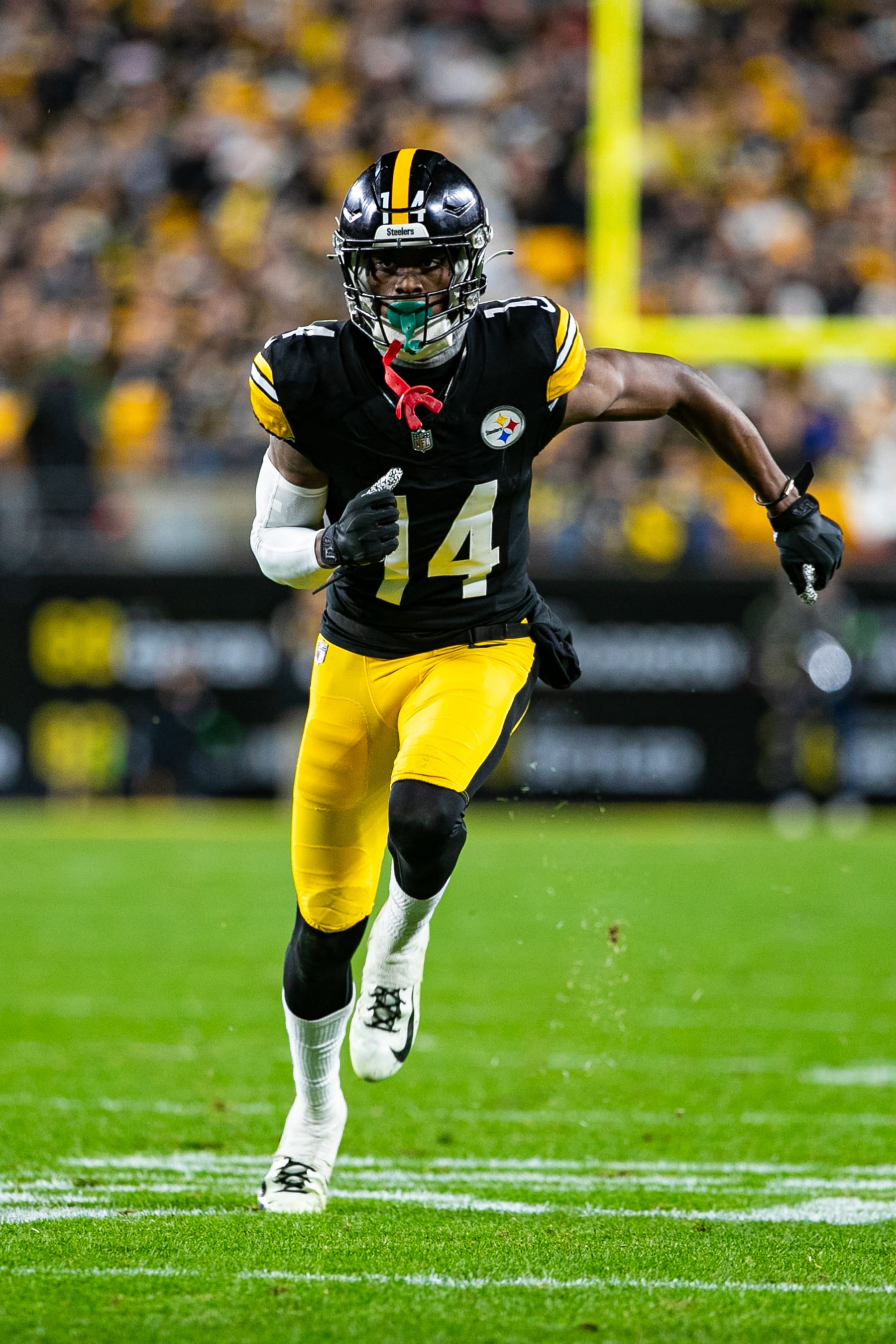 PITTSBURGH, PA - DECEMBER 23: Pittsburgh Steelers wide receiver George Pickens (14) runs a route during the regular season NFL football game between the Cincinnati Bengals and Pittsburgh Steelers on December 23, 2023 at Acrisure Stadium in Pittsburgh, PA. (Photo by Mark Alberti/Icon Sportswire via Getty Images)