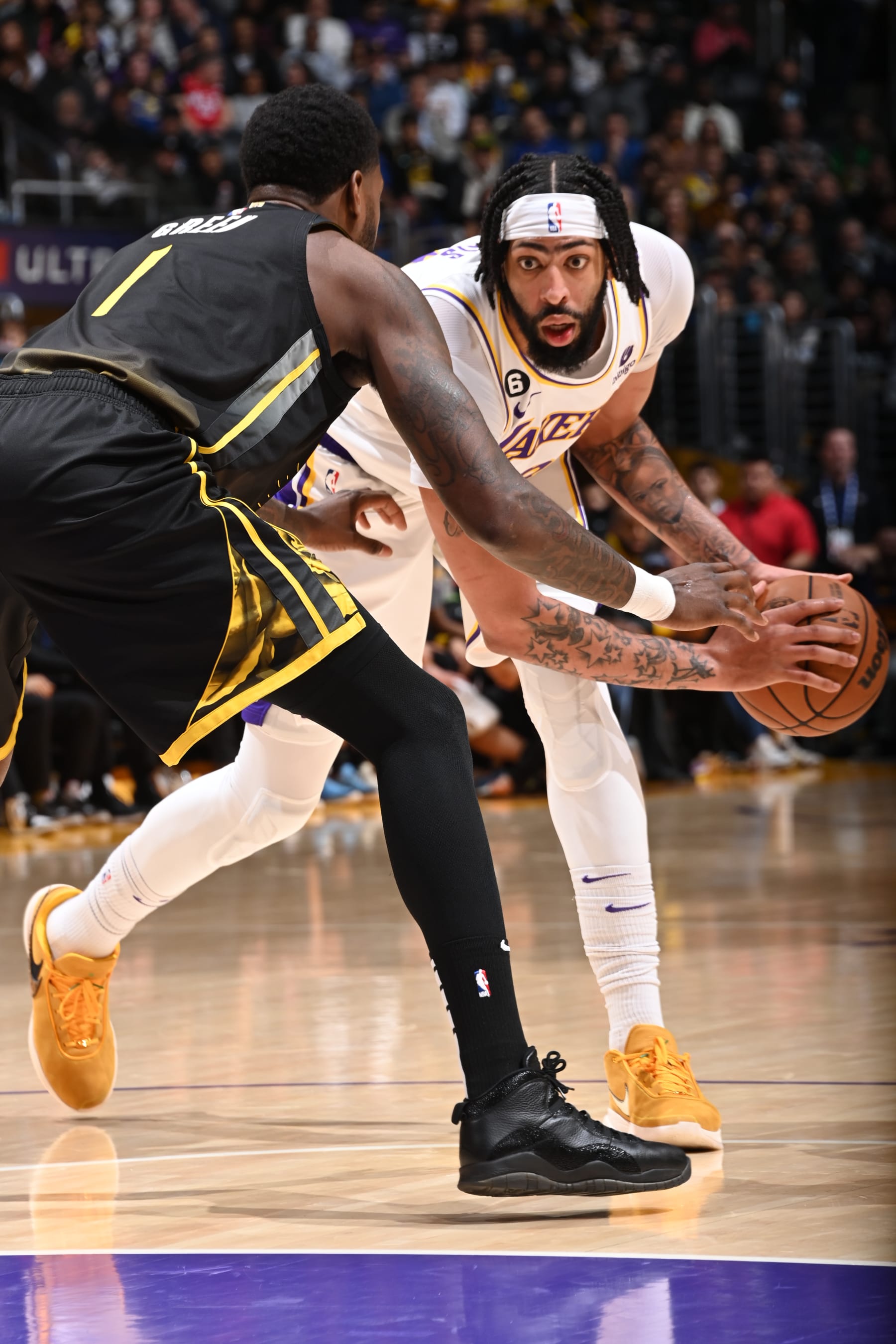 LOS ANGELES, CA - MARCH 5: Anthony Davis #3 of the Los Angeles Lakers handles the ball during the game against the Golden State Warriors on March 5, 2023 at Crypto.Com Arena in Los Angeles, California. NOTE TO USER: User expressly acknowledges and agrees that, by downloading and/or using this Photograph, user is consenting to the terms and conditions of the Getty Images License Agreement. Mandatory Copyright Notice: Copyright 2023 NBAE (Photo by Andrew D. Bernstein/NBAE via Getty Images)
