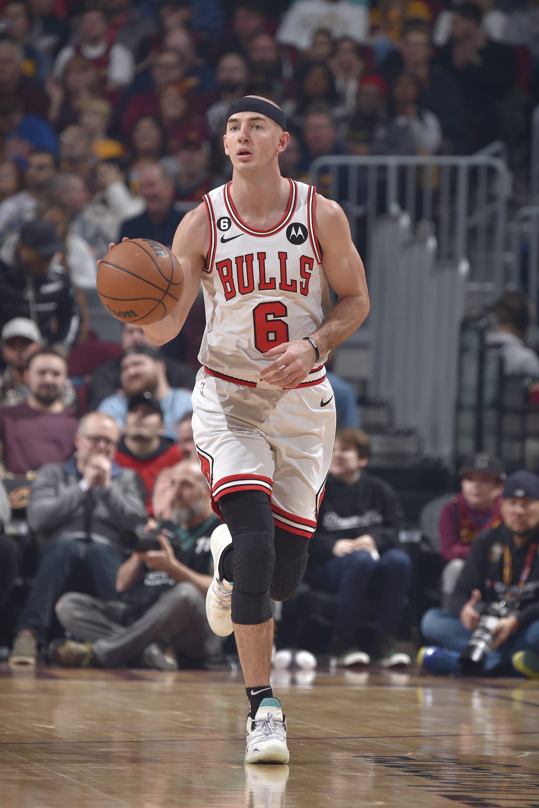 CLEVELAND, OH - JANUARY 2: Alex Caruso #6 of the Chicago Bulls dribbles the ball during the game against the Cleveland Cavaliers on January 2, 2022 at Rocket Mortgage FieldHouse in Cleveland, Ohio. NOTE TO USER: User expressly acknowledges and agrees that, by downloading and/or using this Photograph, user is consenting to the terms and conditions of the Getty Images License Agreement. Mandatory Copyright Notice: Copyright 2023 NBAE (Photo by David Liam Kyle/NBAE via Getty Images)