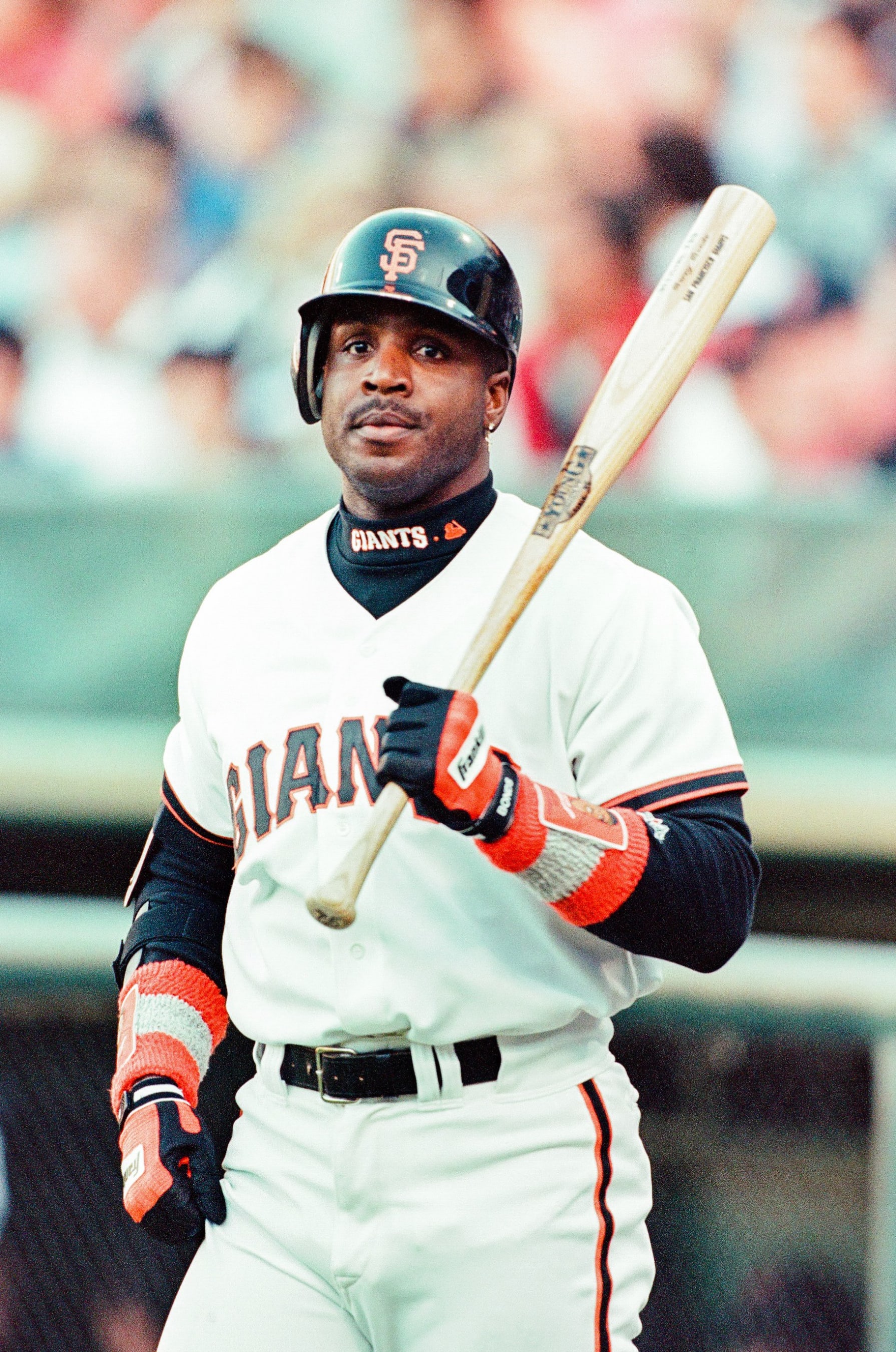 SAN FRANCISCO, CA - OCTOBER 3: Barry Bonds of the San Francisco Giants during Game Three of the Division League Series against the Florida Marlins on October 3, 1997 at 3Comm Park in San Francisco, California. (Photo by Sporting News via Getty Images via Getty Images) 
