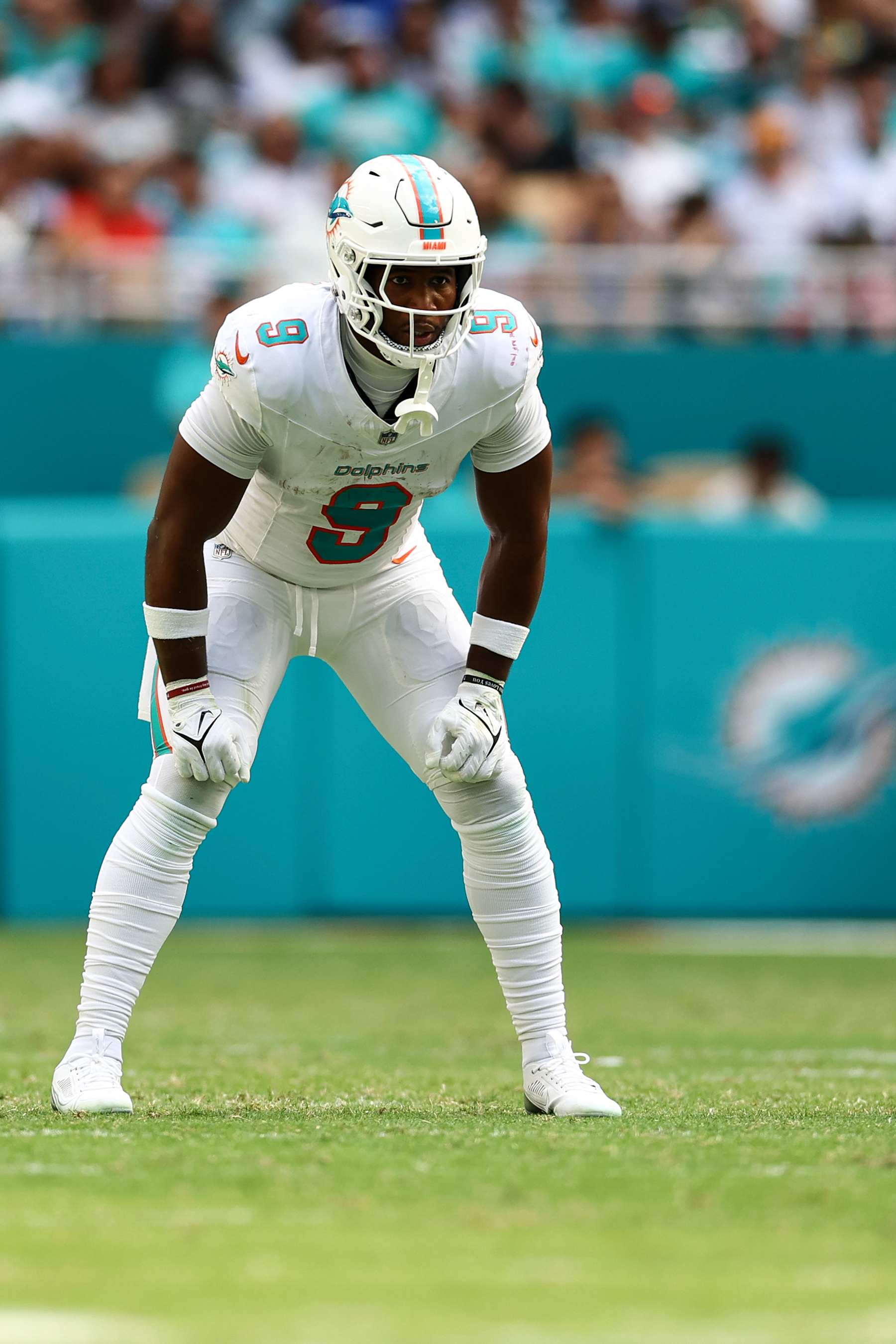 MIAMI GARDENS, FLORIDA - NOVEMBER 24: Jonnu Smith #9 of the Miami Dolphins lines up before a play during an NFL football game against the New England Patriots at Hard Rock Stadium on November 24, 2024 in Miami Gardens, Florida. (Photo by Kevin Sabitus/Getty Images)