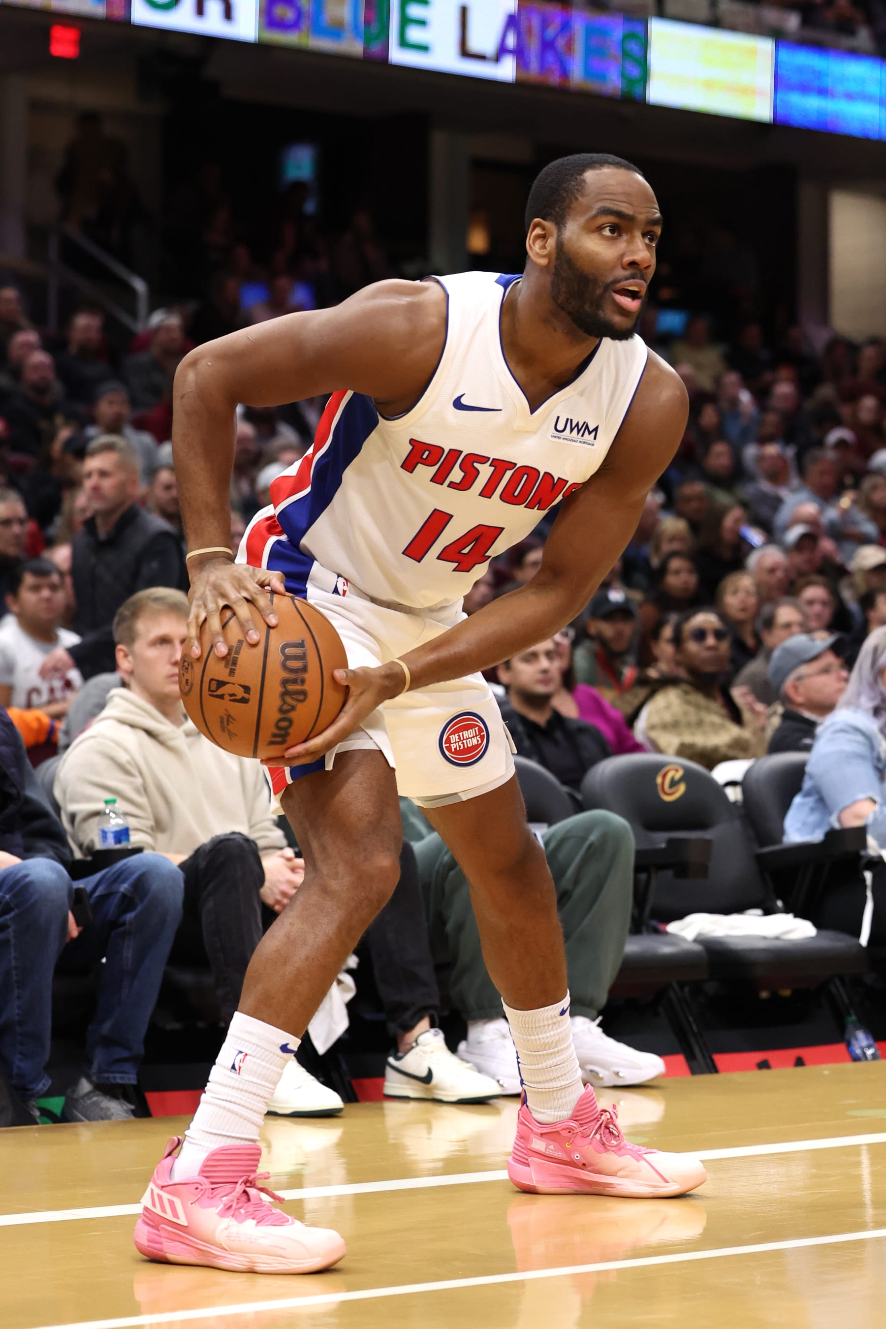 CLEVELAND, OH - NOVEMBER 17: Alec Burks #14 of the Detroit Pistons handles the ball during the game against the Cleveland Cavaliers during the In-Season Tournament on November 17, 2023 at Rocket Mortgage FieldHouse in Cleveland, Ohio. NOTE TO USER: User expressly acknowledges and agrees that, by downloading and/or using this Photograph, user is consenting to the terms and conditions of the Getty Images License Agreement. Mandatory Copyright Notice: Copyright 2023 NBAE (Photo by Lauren Leigh Bacho/NBAE via Getty Images)