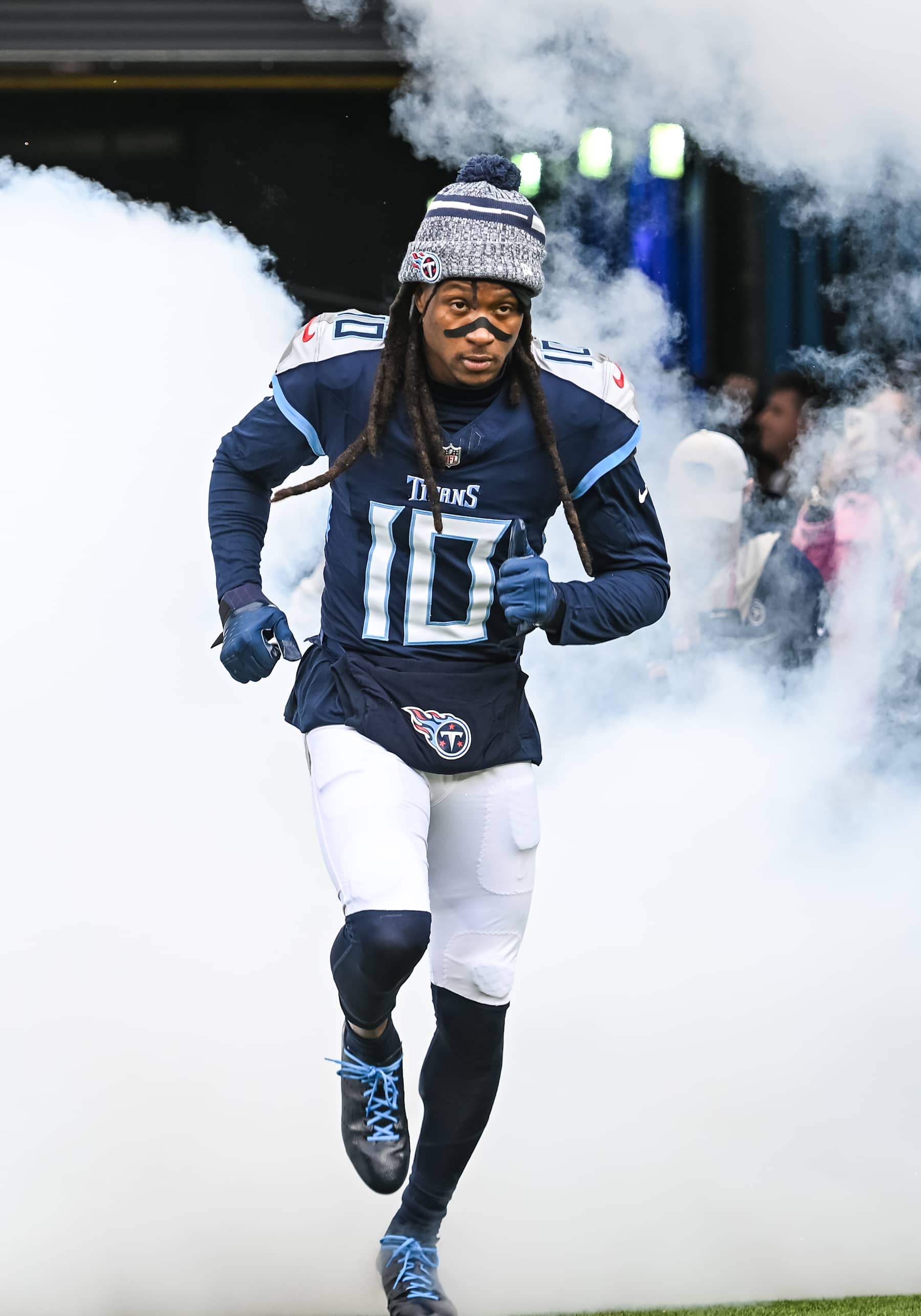 NASHVILLE, TN - JANUARY 07: Tennessee Titans wide receiver DeAndre Hopkins (10) takes the field before the NFL game between the Tennessee Titans and the Jacksonville Jaguars on January 7, 2024, at Nissan Stadium in Nashville, TN. (Photo by Bryan Lynn/Icon Sportswire via Getty Images)
