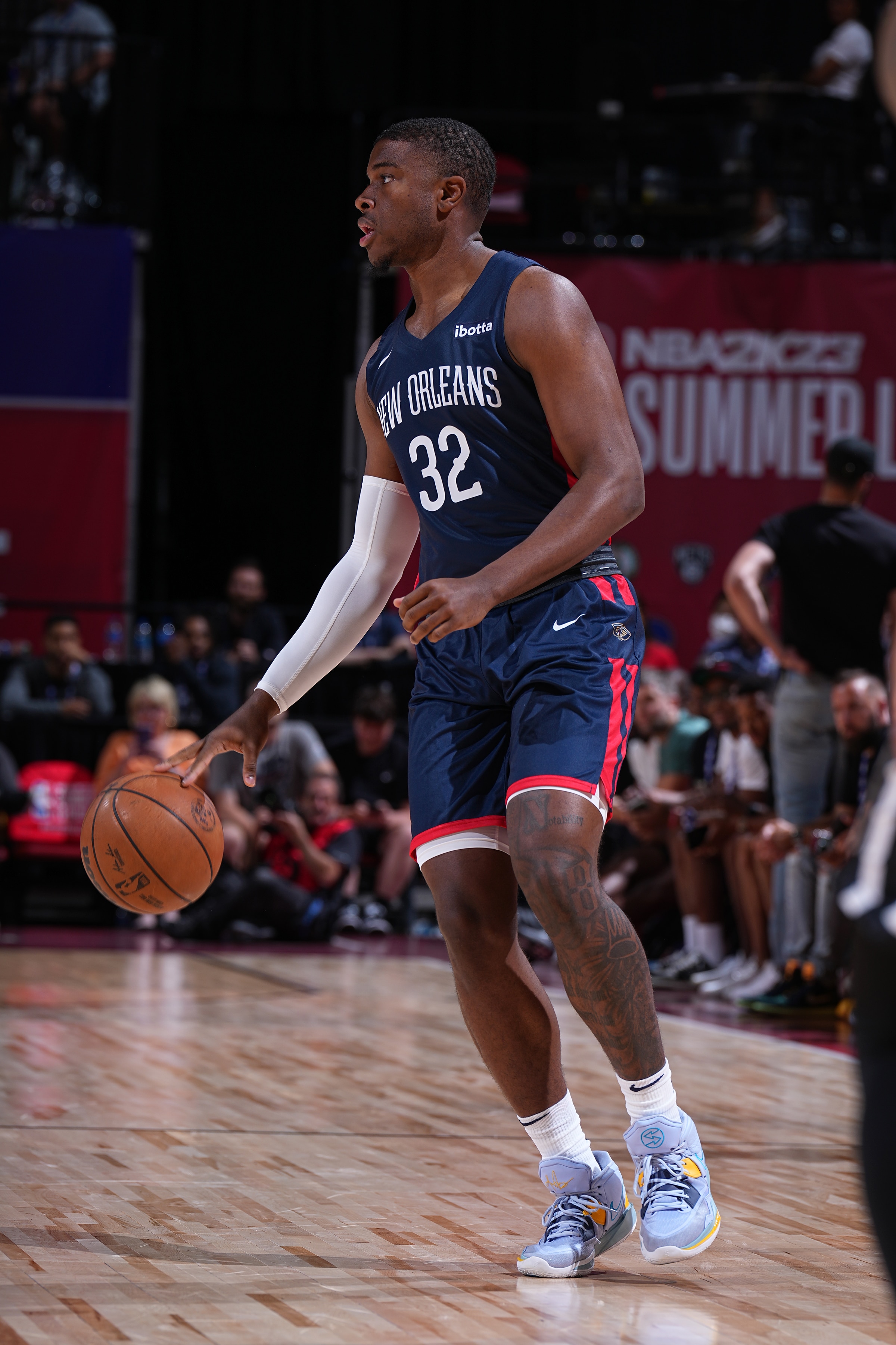 LAS VEGAS, NV - JULY 9: E.J. Liddell  #32 handles the ball during the game during the game against the Portland Trail Blazers during the 2022 Las Vegas Summer League on July 9, 2022 at the Thomas & Mack Center in Las Vegas, Nevada NOTE TO USER: User expressly acknowledges and agrees that, by downloading and/or using this Photograph, user is consenting to the terms and conditions of the Getty Images License Agreement. Mandatory Copyright Notice: Copyright 2022 NBAE (Photo by Garrett Ellwood/NBAE via Getty Images)
