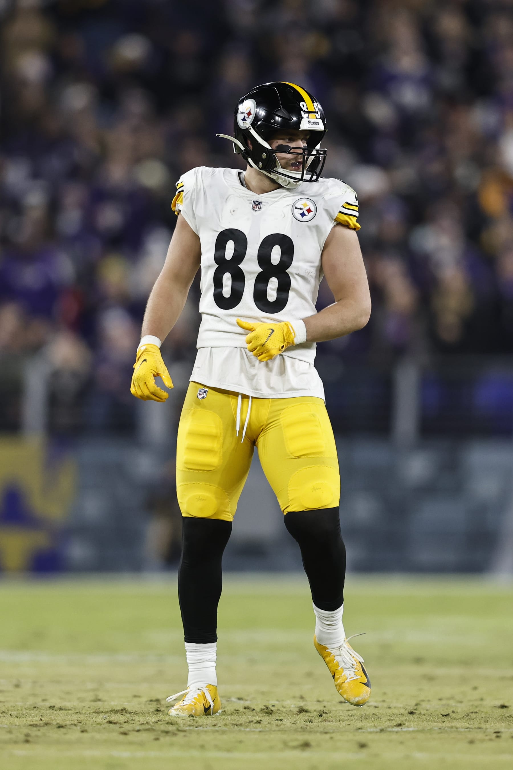 BALTIMORE, MARYLAND - JANUARY 01: Pat Freiermuth #88 of the Pittsburgh Steelers lines up during an NFL football game between the Baltimore Ravens and the Pittsburgh Steelers at M&T Bank Stadium on January 01, 2023 in Baltimore, Maryland. (Photo by Michael Owens/Getty Images)