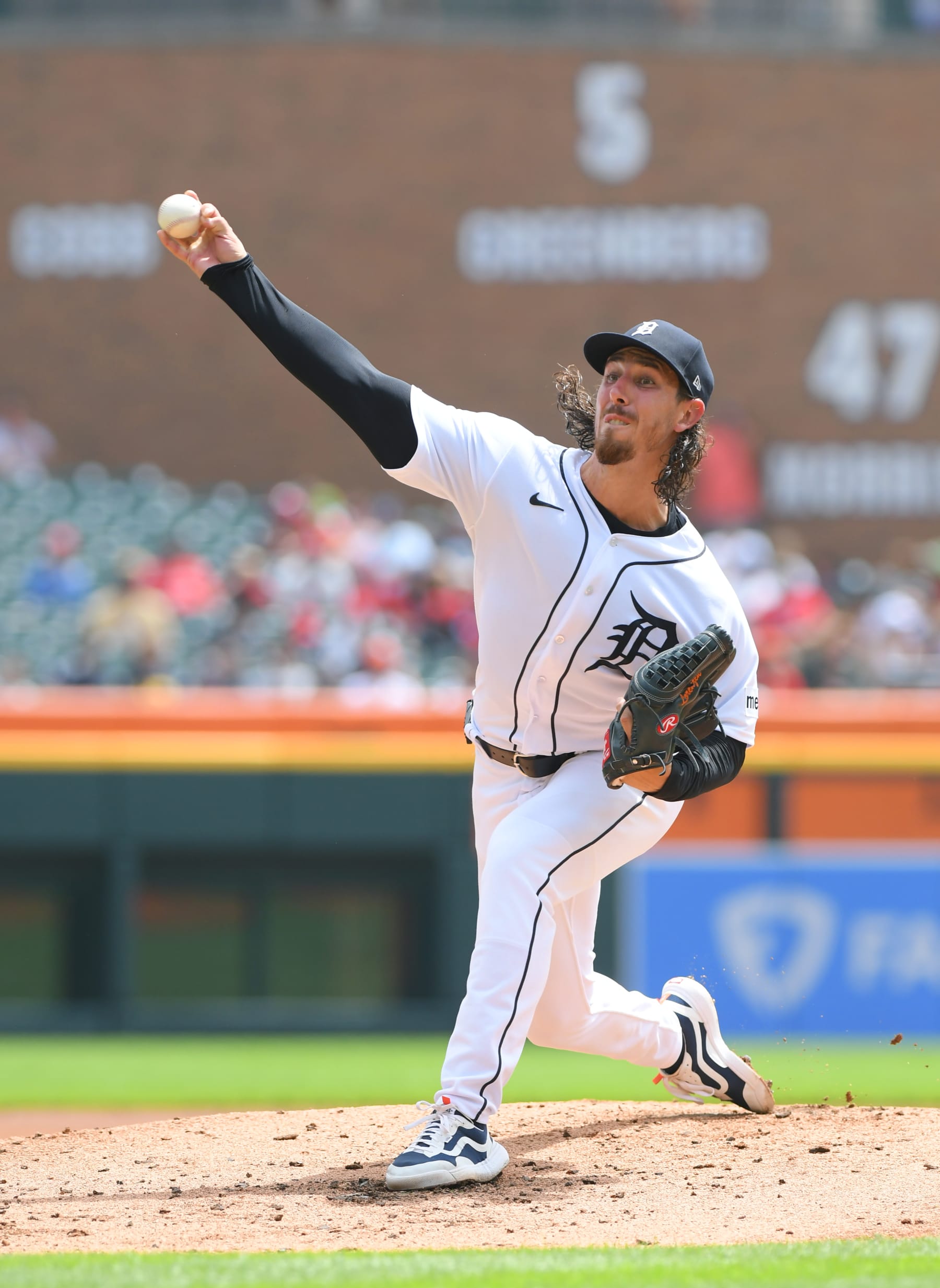 DETROIT, MI - JULY 27:  Michael Lorenzen #21 of the Detroit Tigers pitches during game one of a doubleheader against the Los Angeles Angels at Comerica Park on July 27, 2023 in Detroit, Michigan. The Angels defeated the Tigers 6-0.  (Photo by Mark Cunningham/MLB Photos via Getty Images)